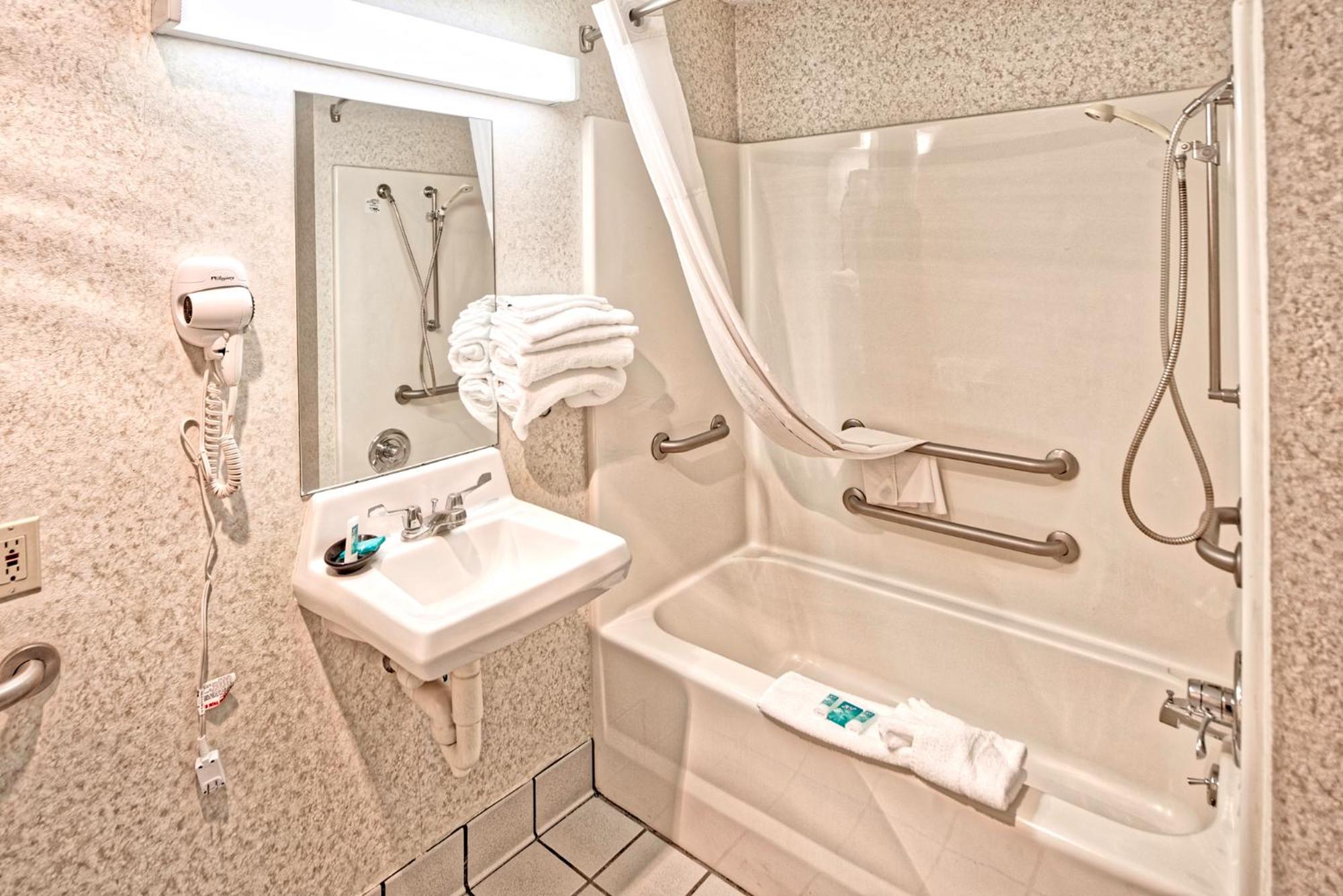 Double Room - Non-Smoking  photo 2