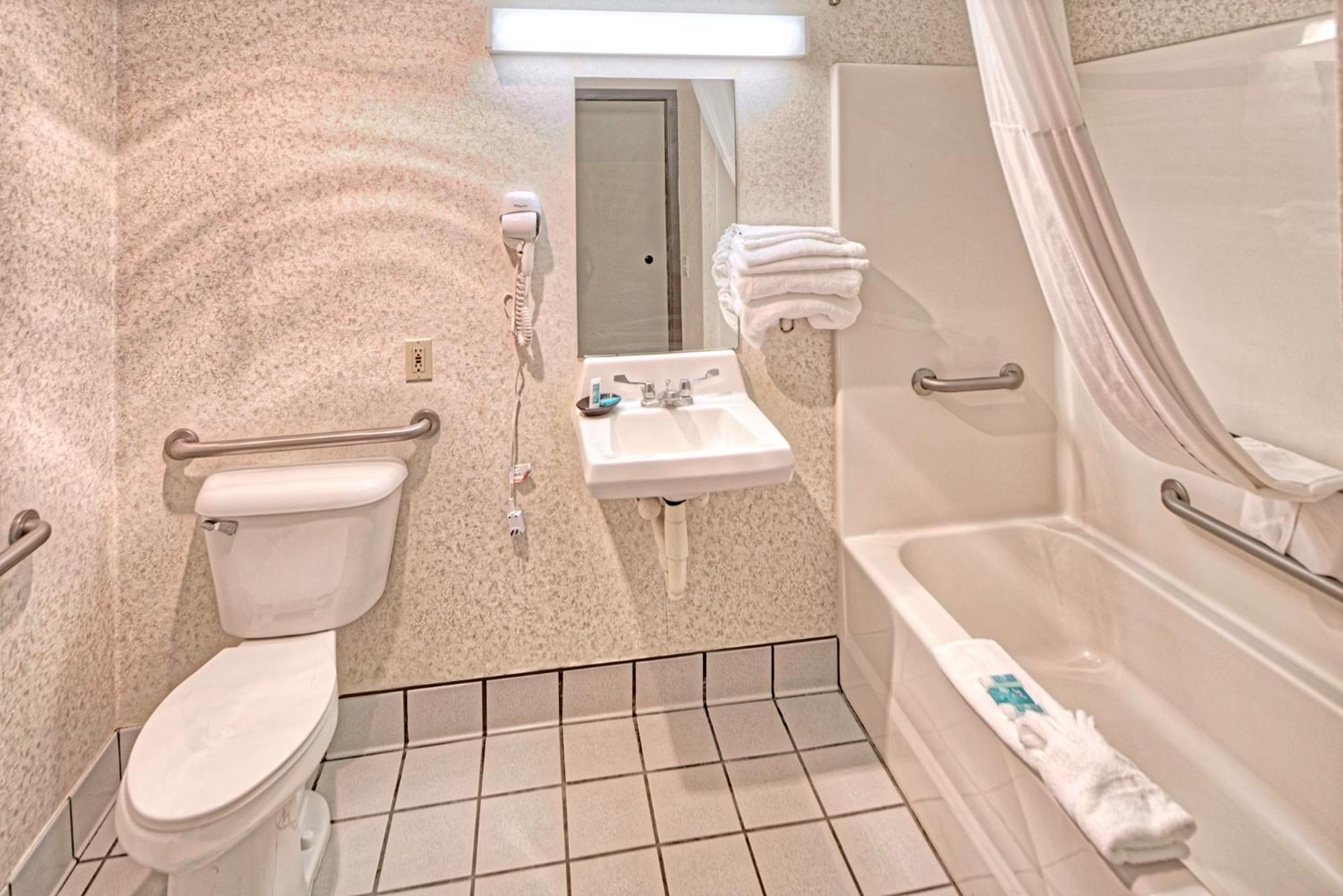 Double Room - Non-Smoking  photo 3