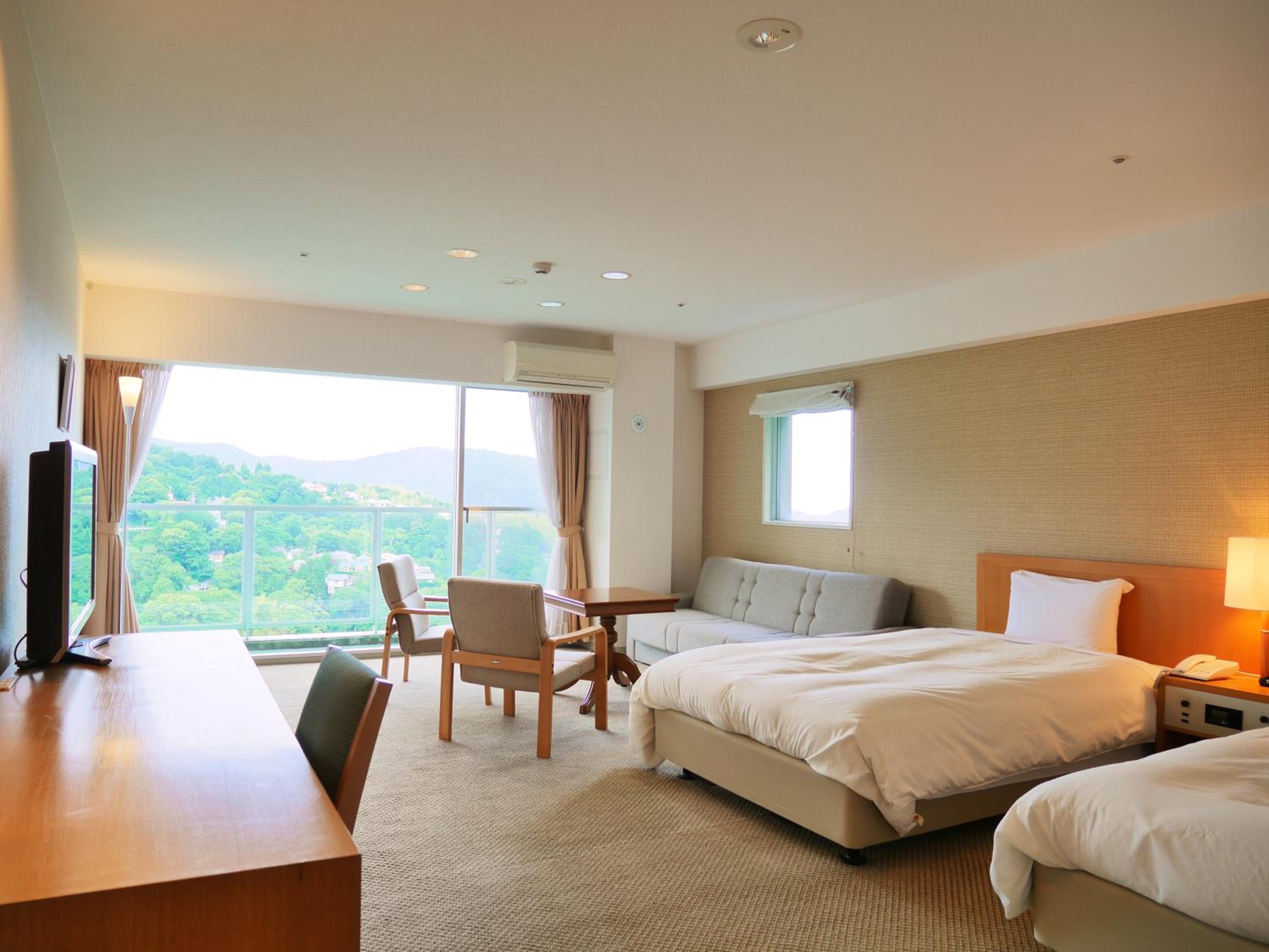 Twin Room - Non-Smoking photo 2