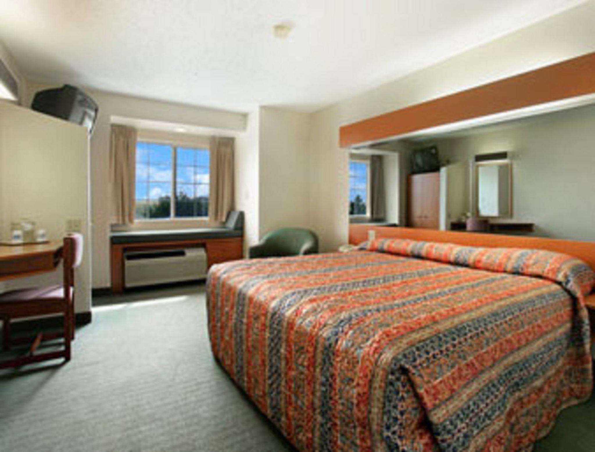 Queen Room - Mobility Access/Non-Smoking - Photo 1