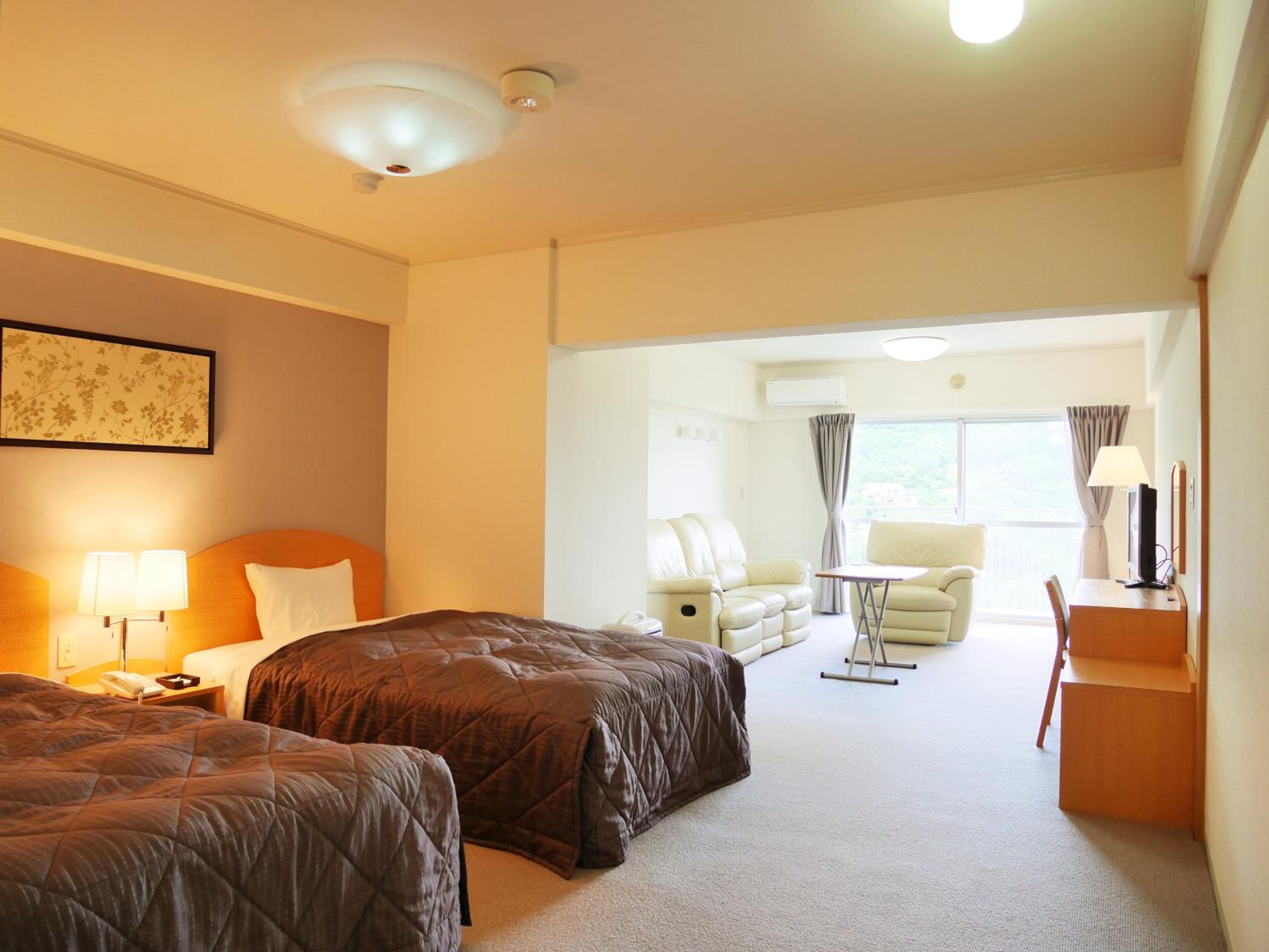 Twin Room - Non-Smoking photo 1