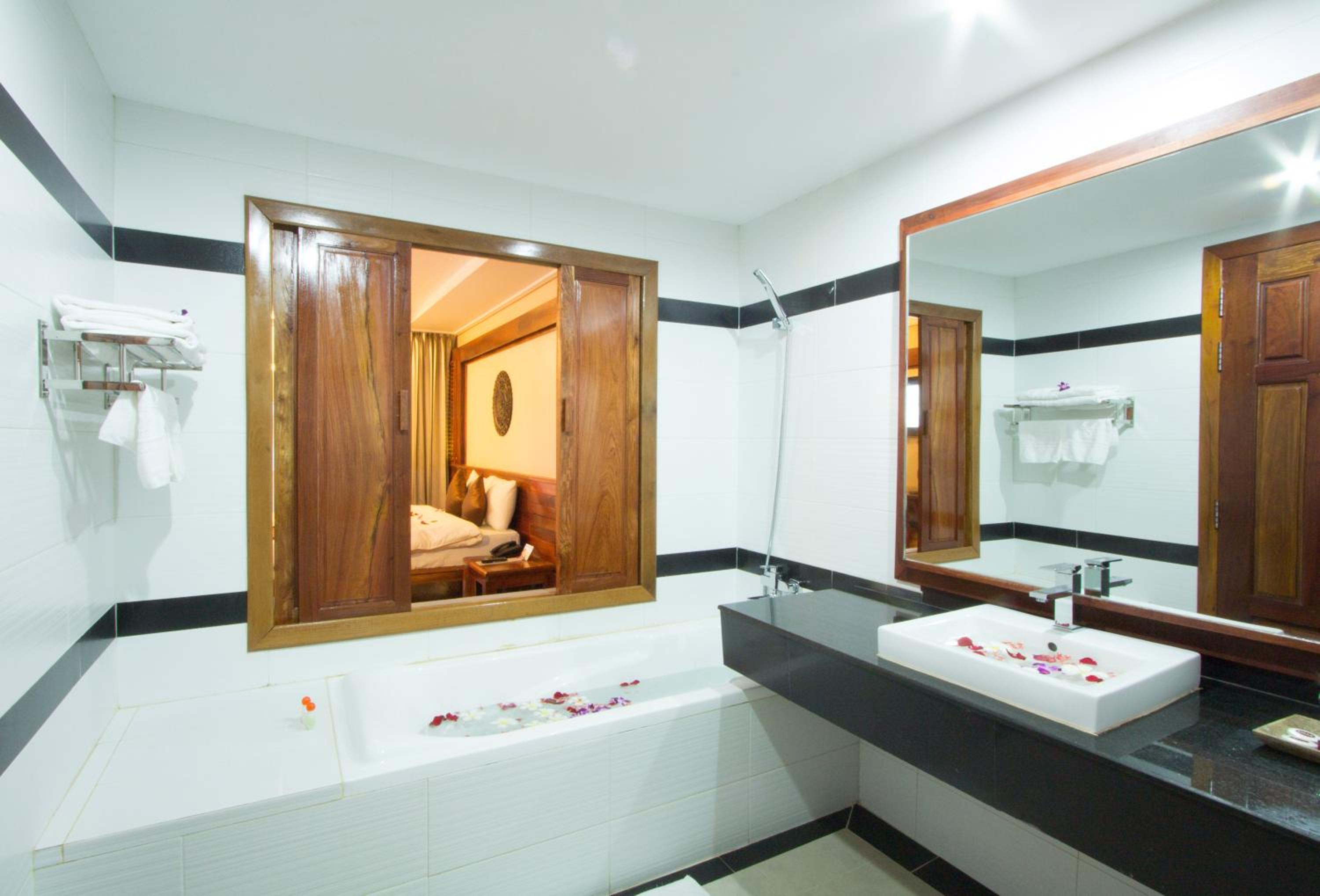 Suite - Photo 3