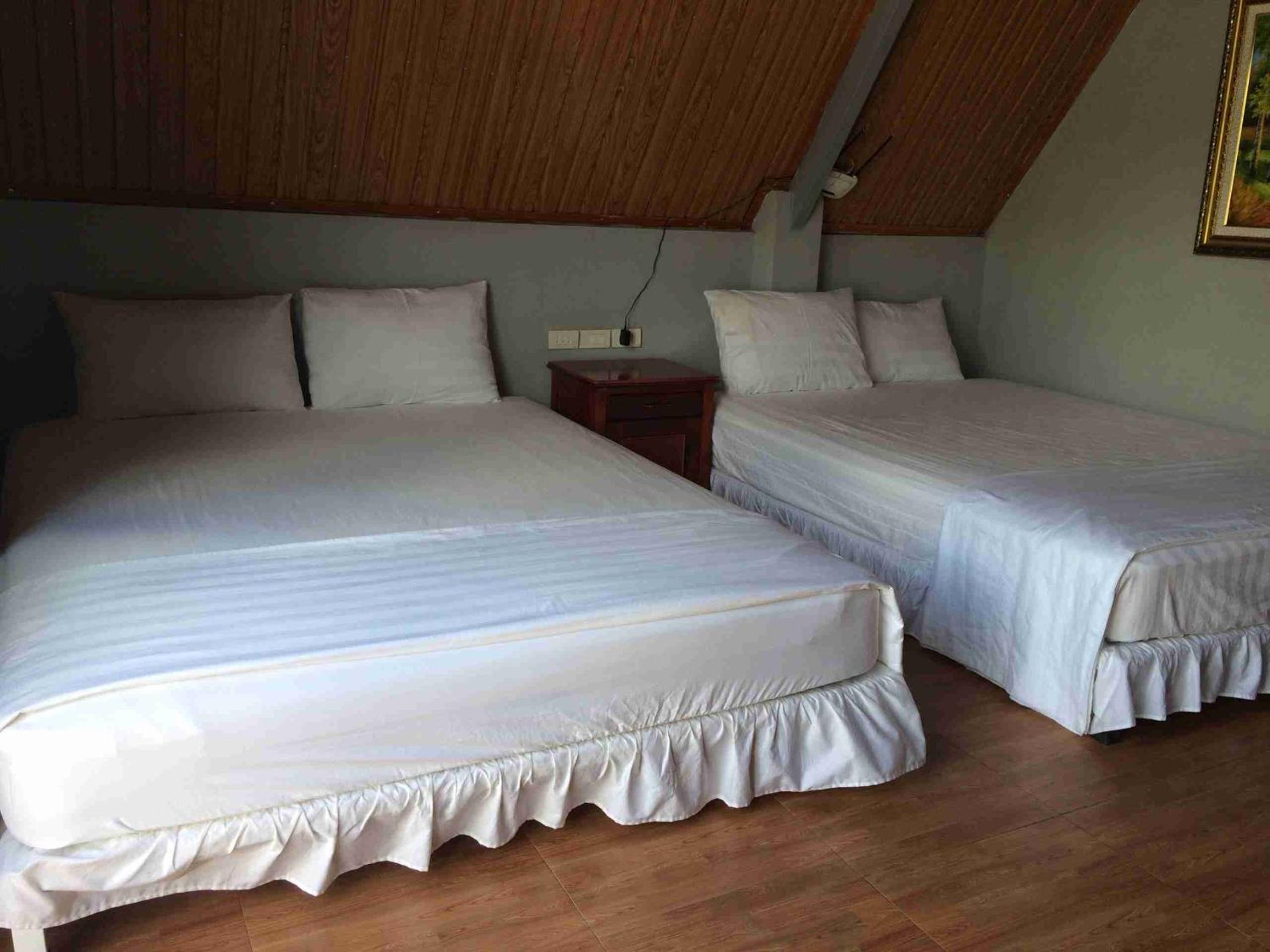 Private Deluxe Bungalow with Balcony and Mountain View