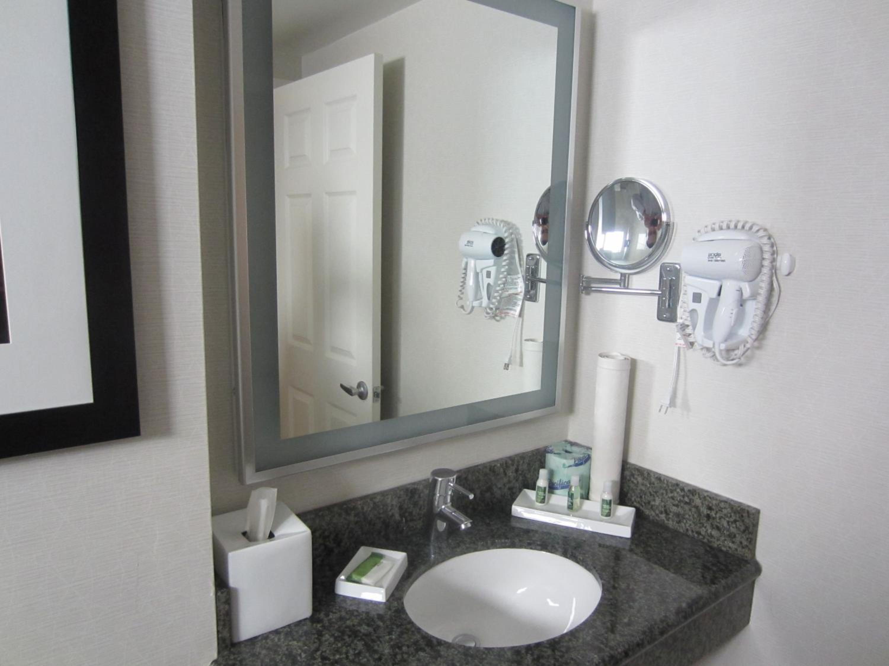 Standard King Room - Photo 4