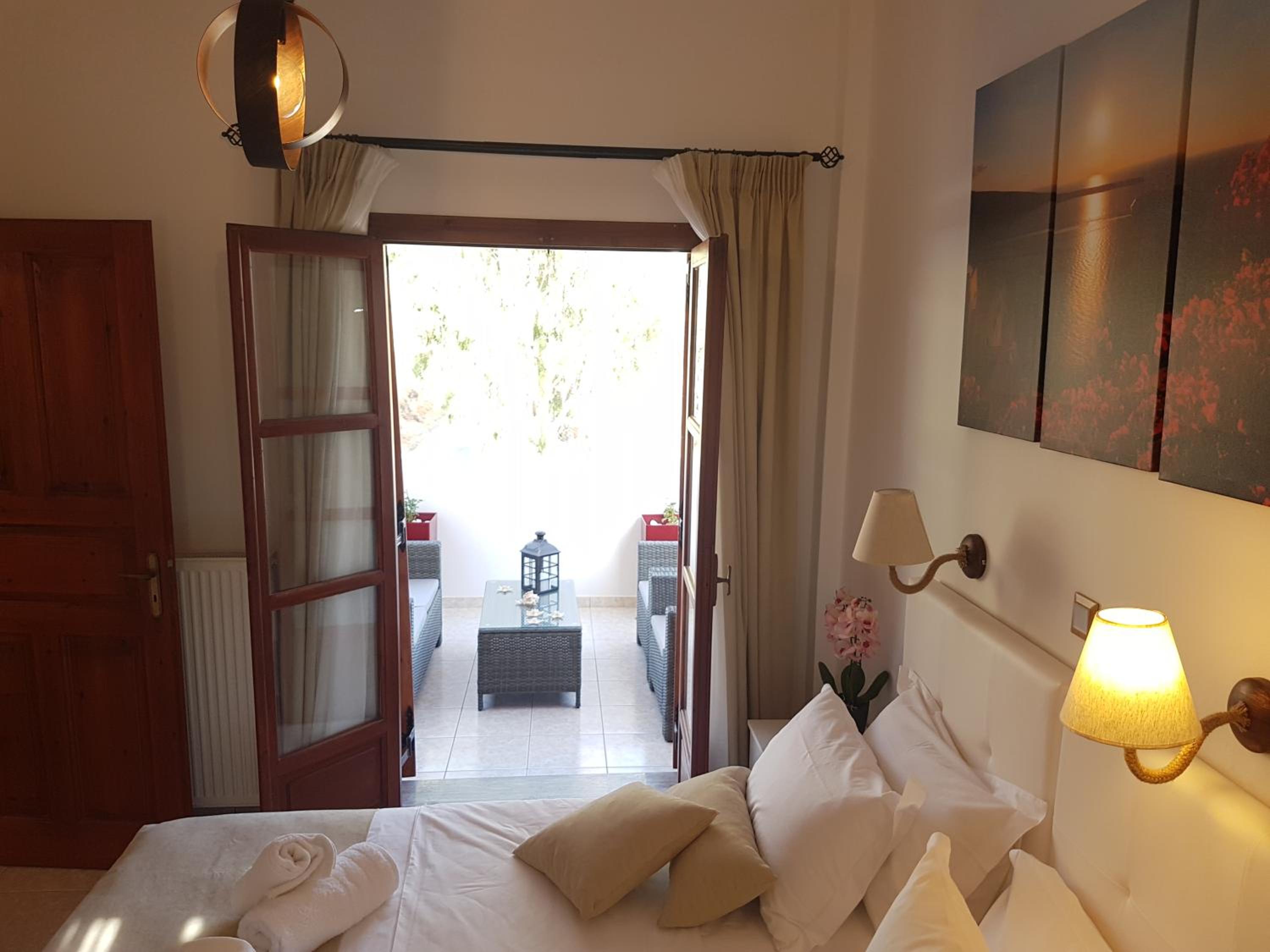 Deluxe Suite - Photo 9