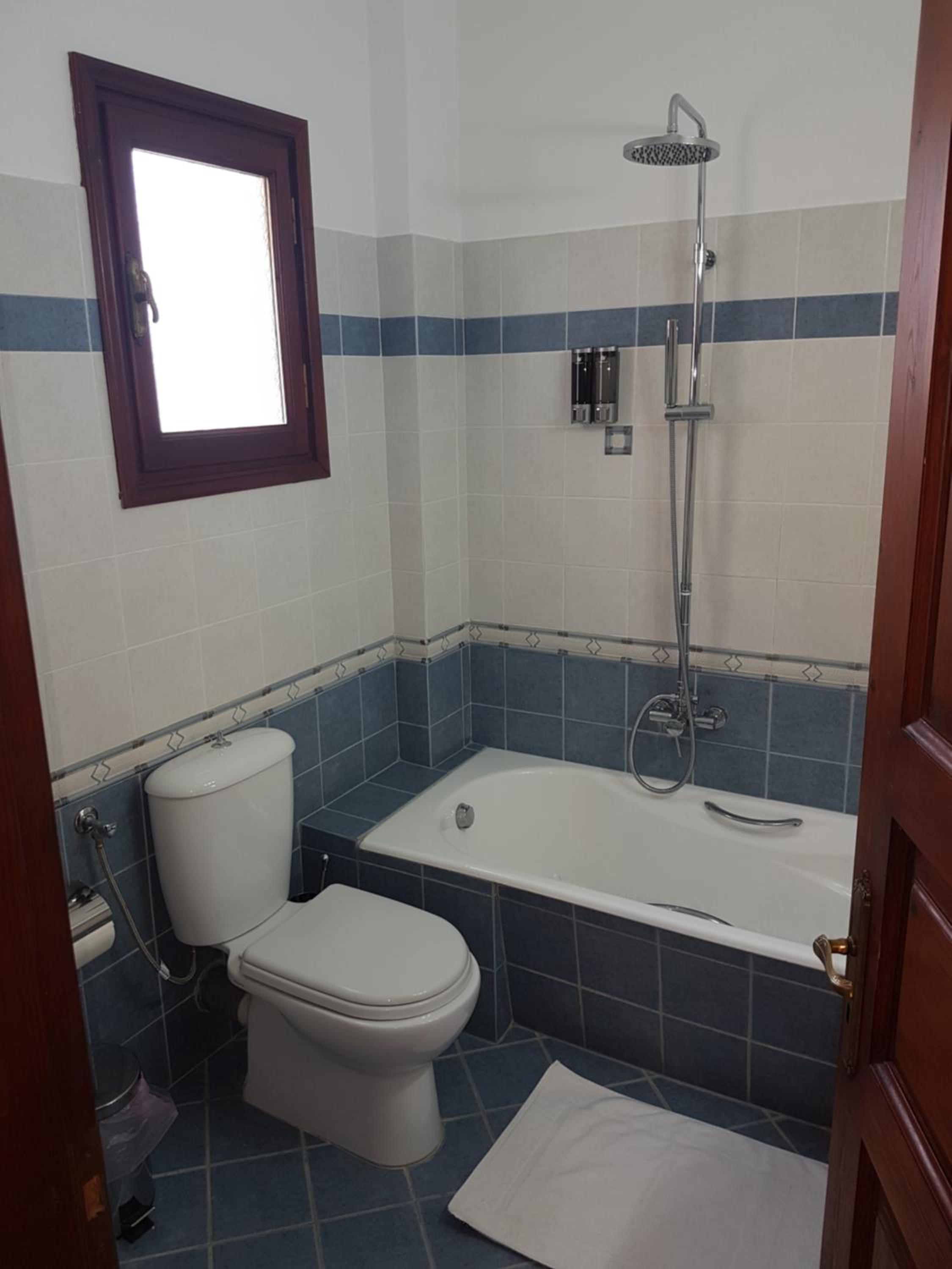 Deluxe Suite - Photo 15