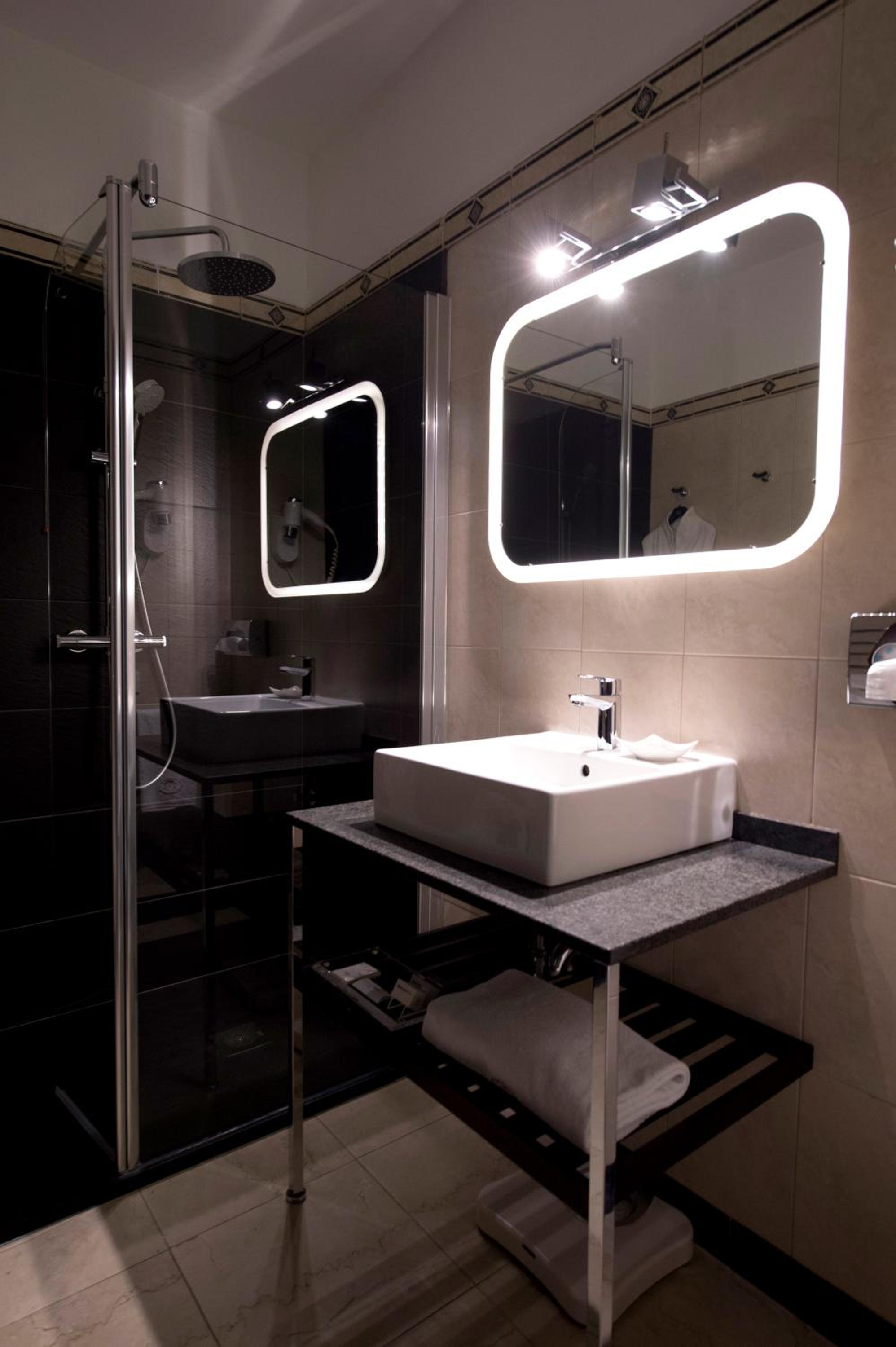 Double Room - Photo 13
