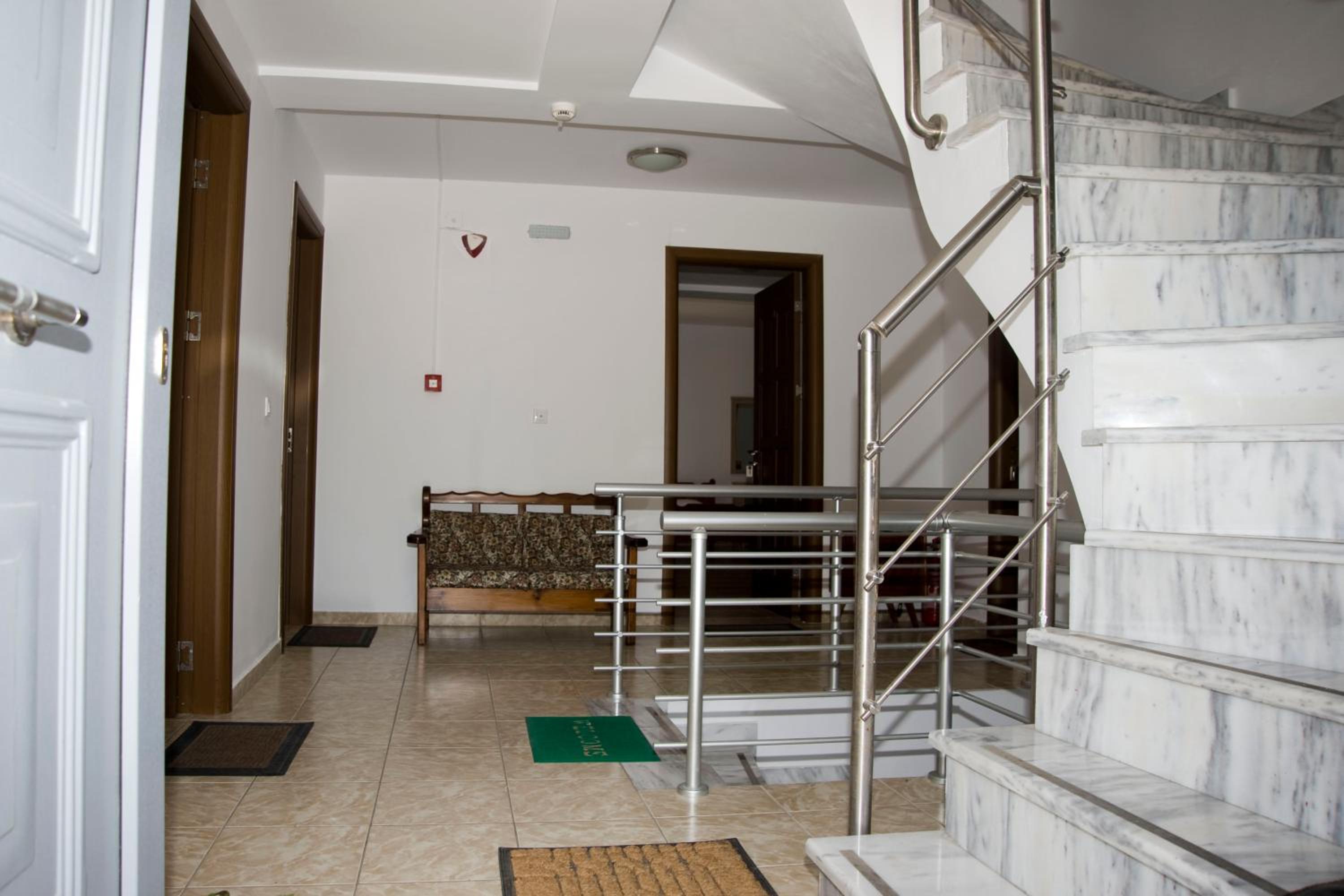 Economy Triple Room - Photo 5