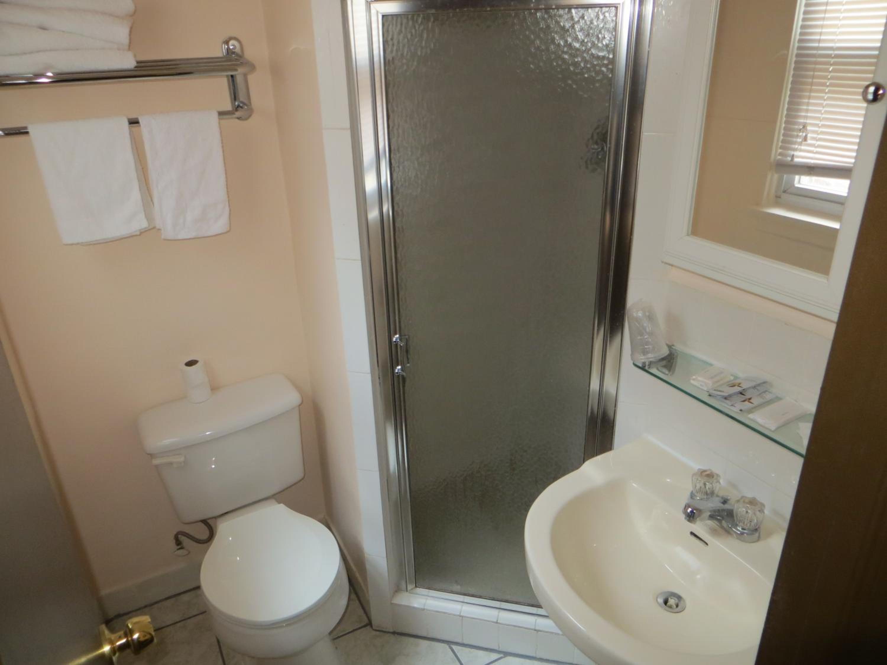 Queen Room - Photo 5