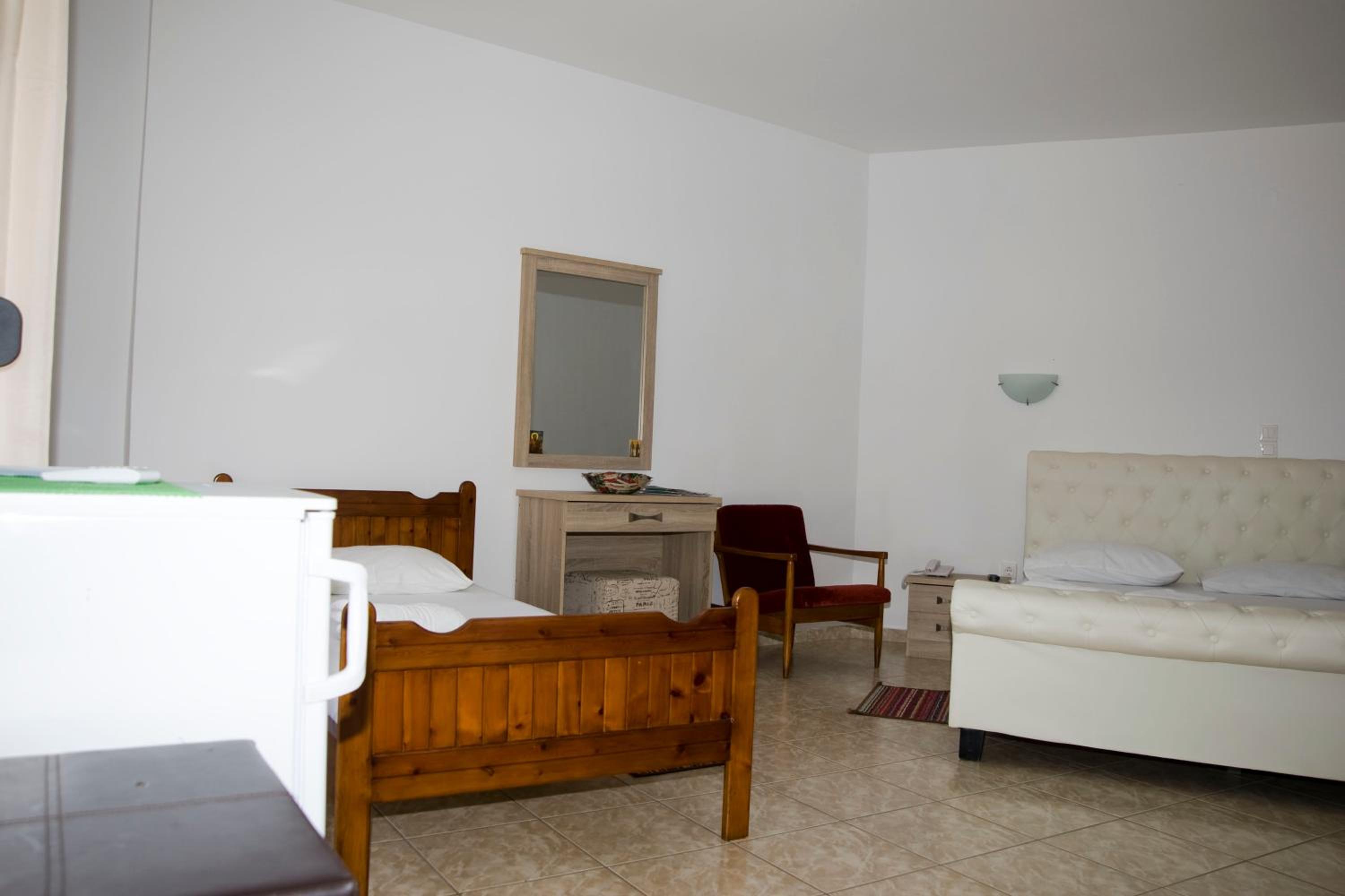 Triple Room with City View - Photo 1