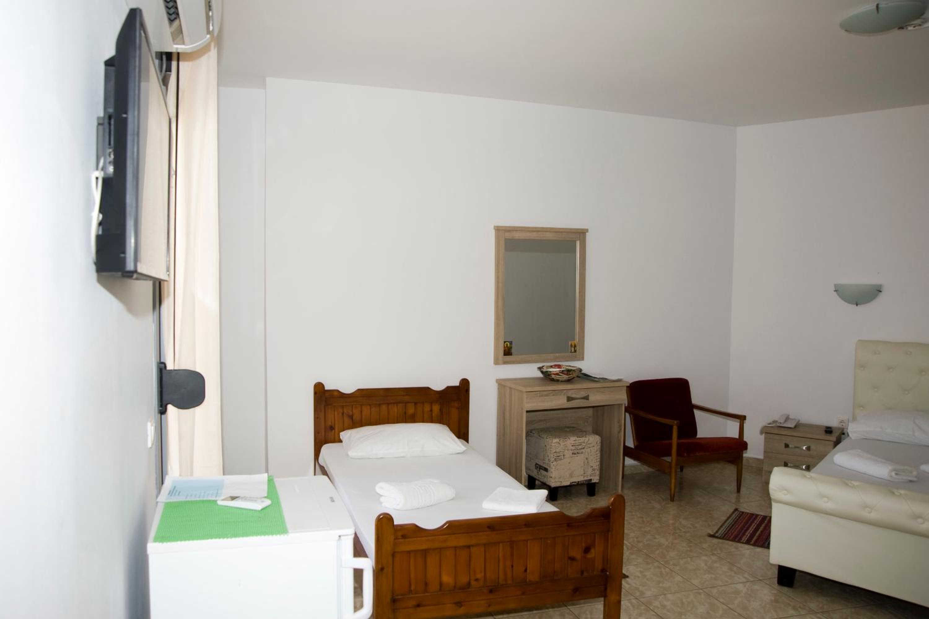Triple Room with View - Photo 18