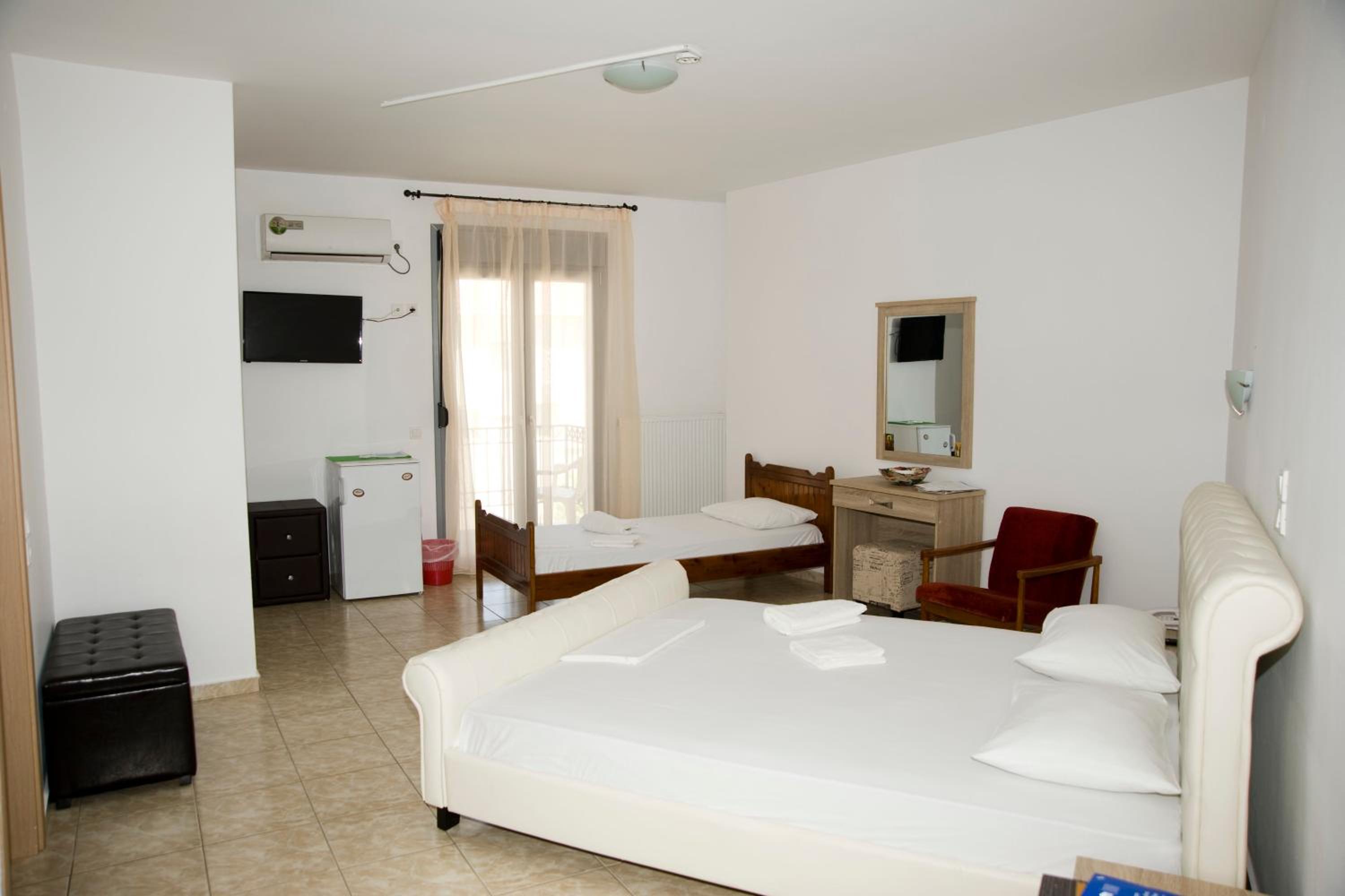 Triple Room with View - Photo 20