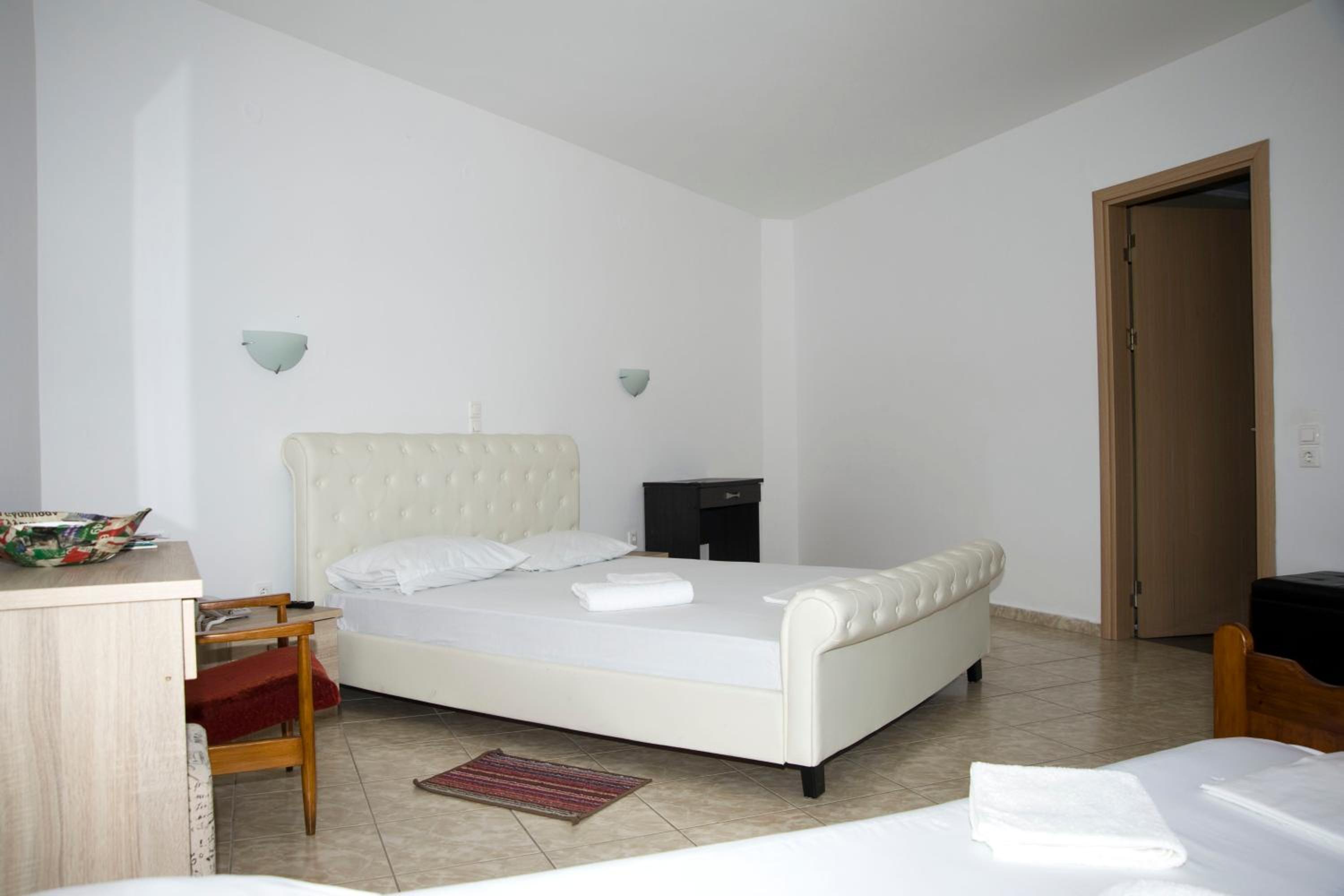 Triple Room with View - Photo 3