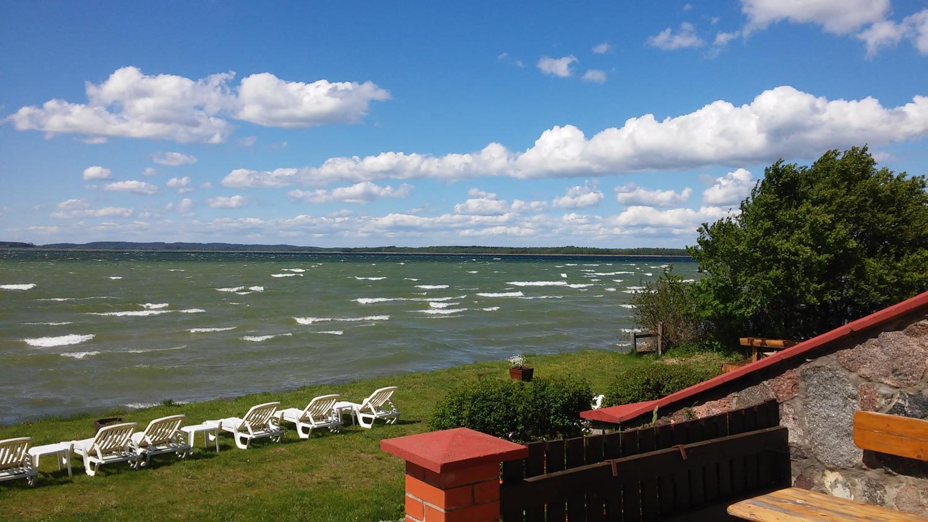 Apartment with Lake View - 33 ft from the lake - Photo 9