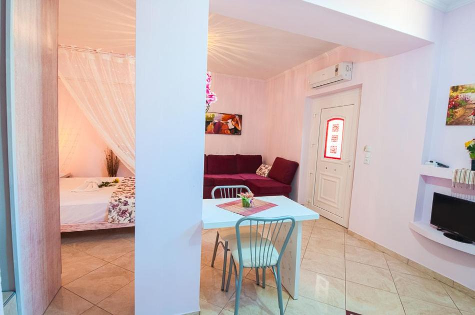 Studio Apartment photo 2
