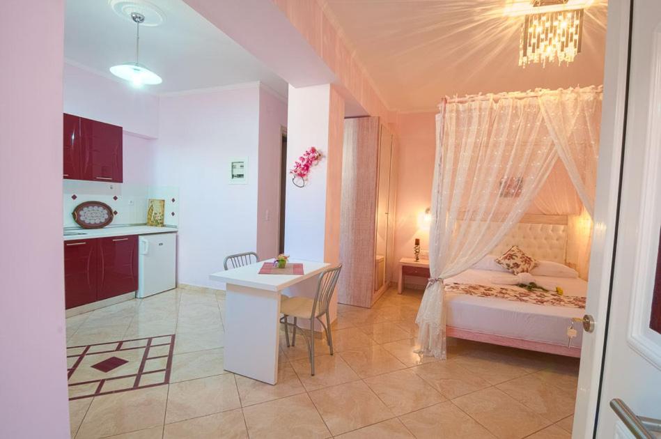 Studio Apartment photo 1