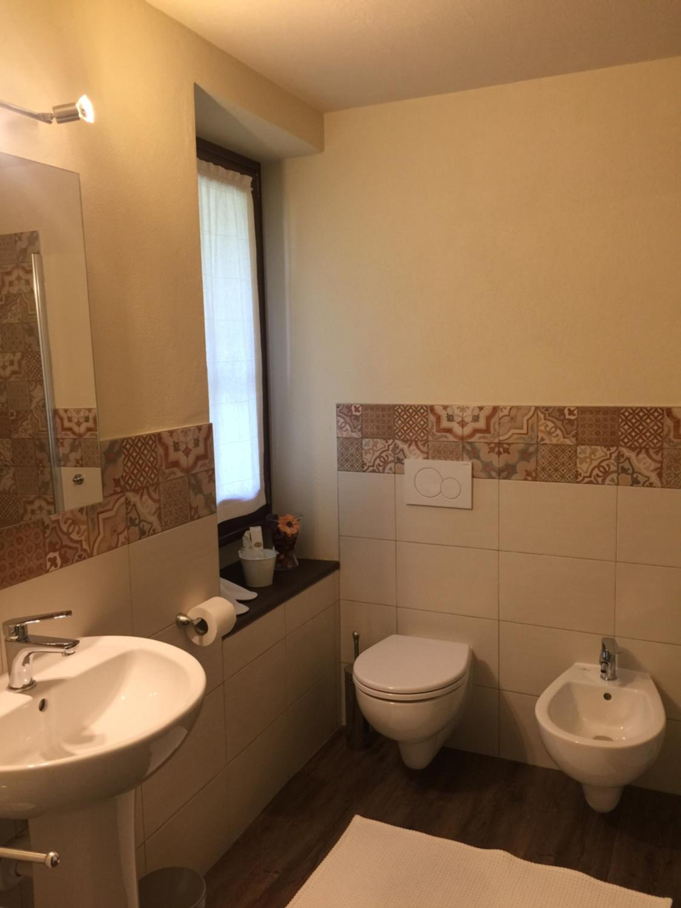 Double or Twin Room with Private Bathroom - Photo 13