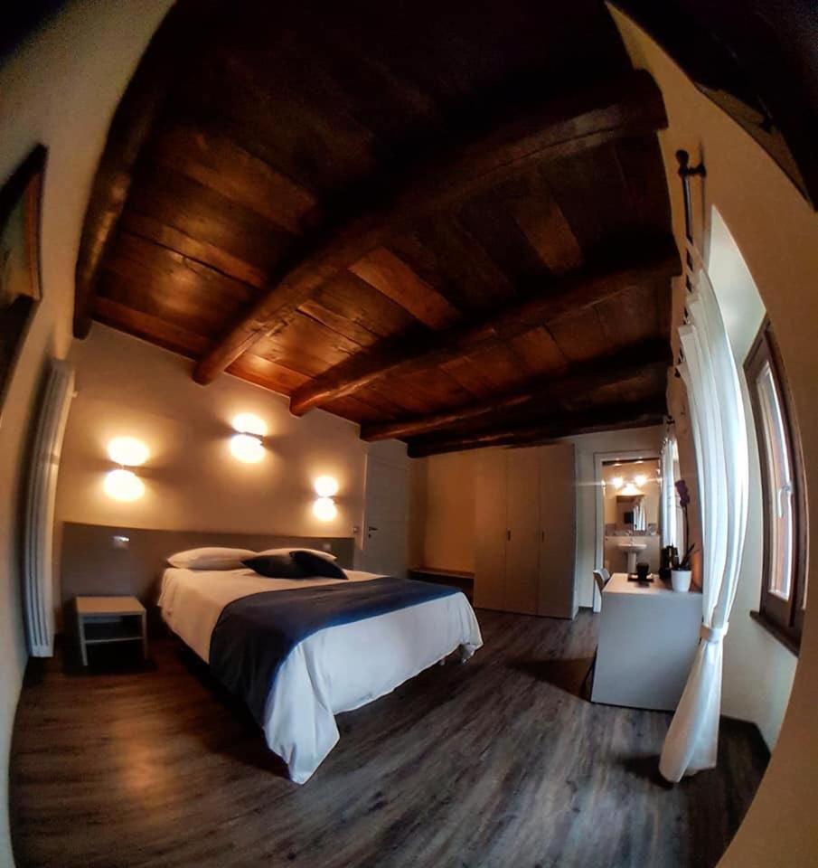 Double or Twin Room with Private Bathroom - Photo 8