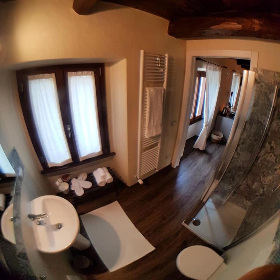 Double or Twin Room with Private Bathroom - Photo 9