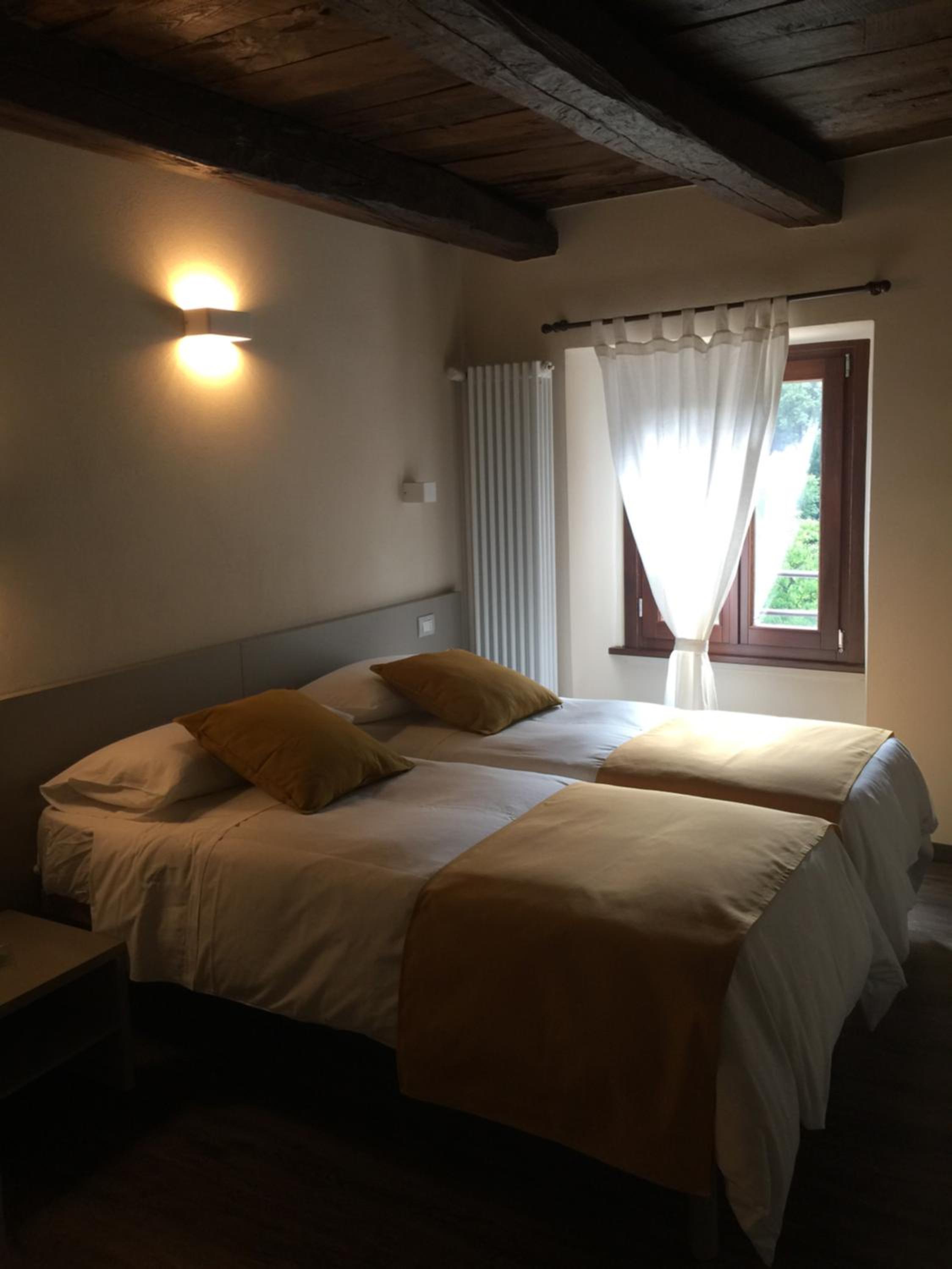 Double or Twin Room with Private Bathroom - Photo 11
