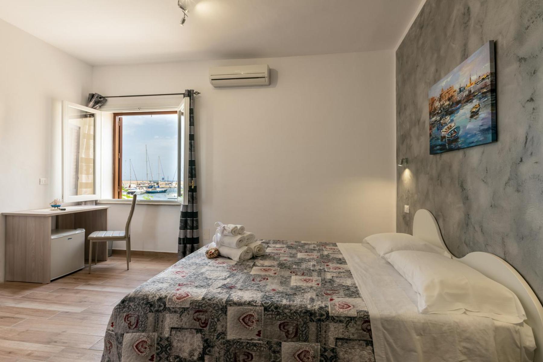 Double Room with Sea View photo 2
