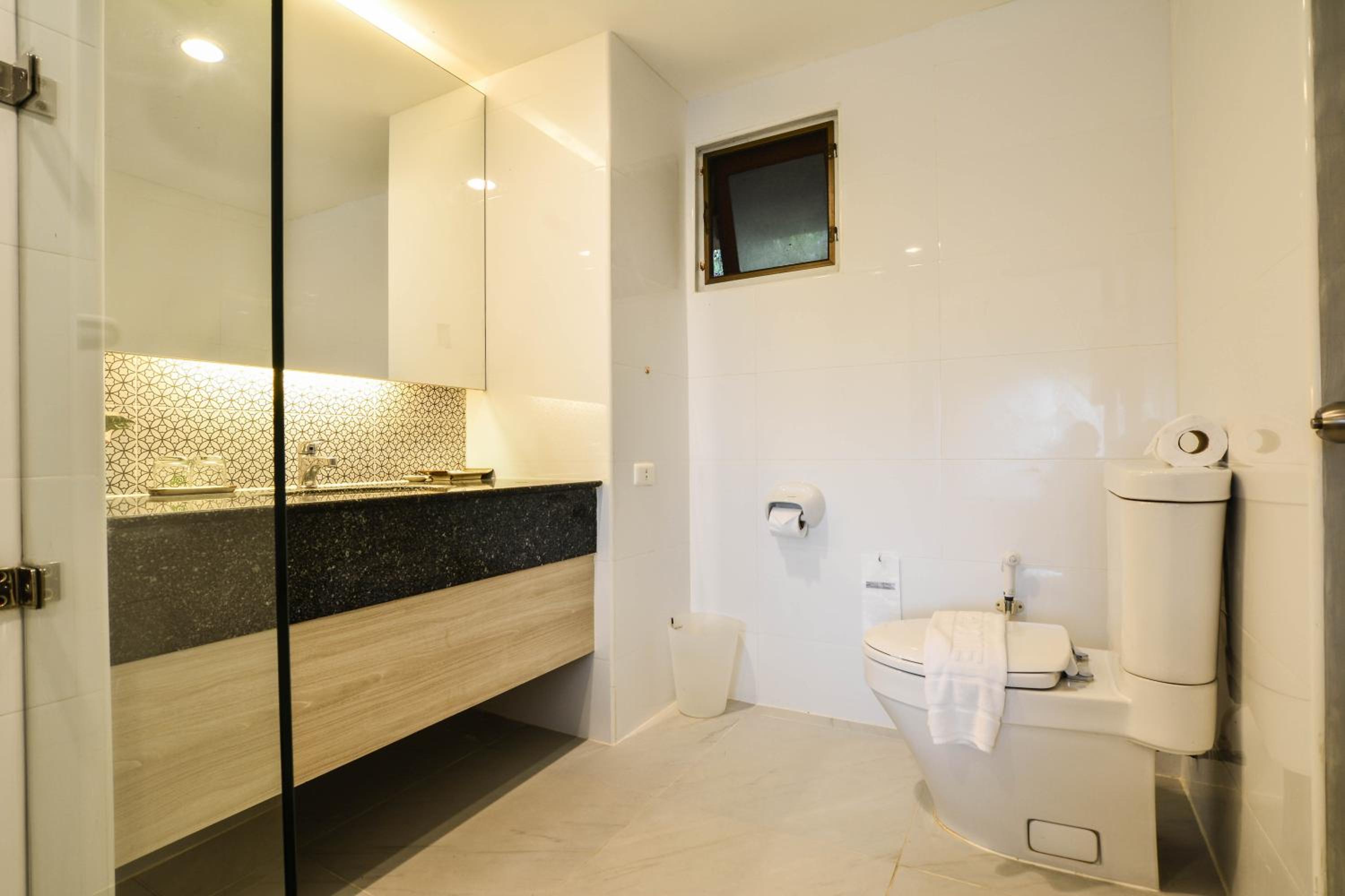 Deluxe Double or Twin Room - Photo 8