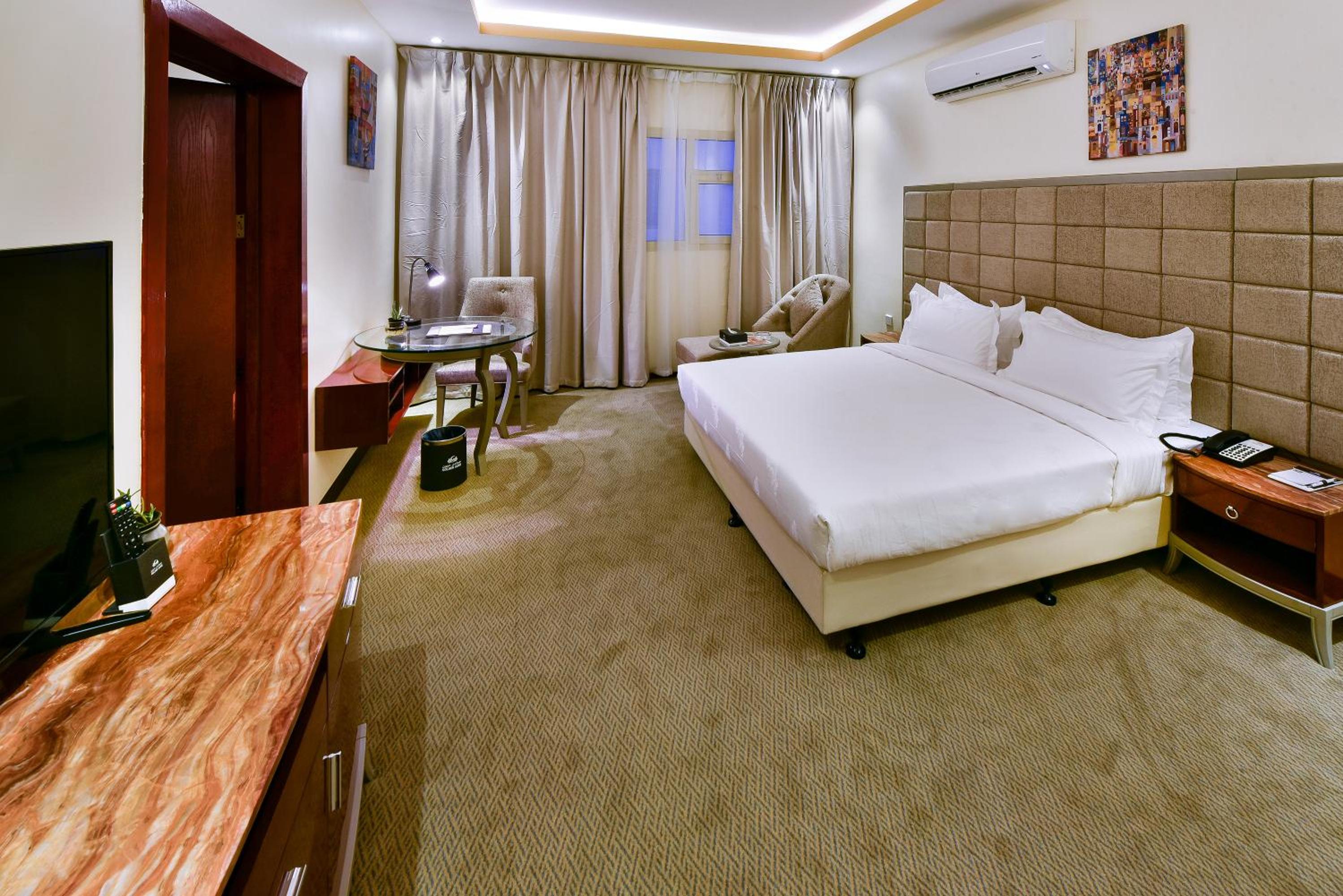 Deluxe Junior Suite photo 2