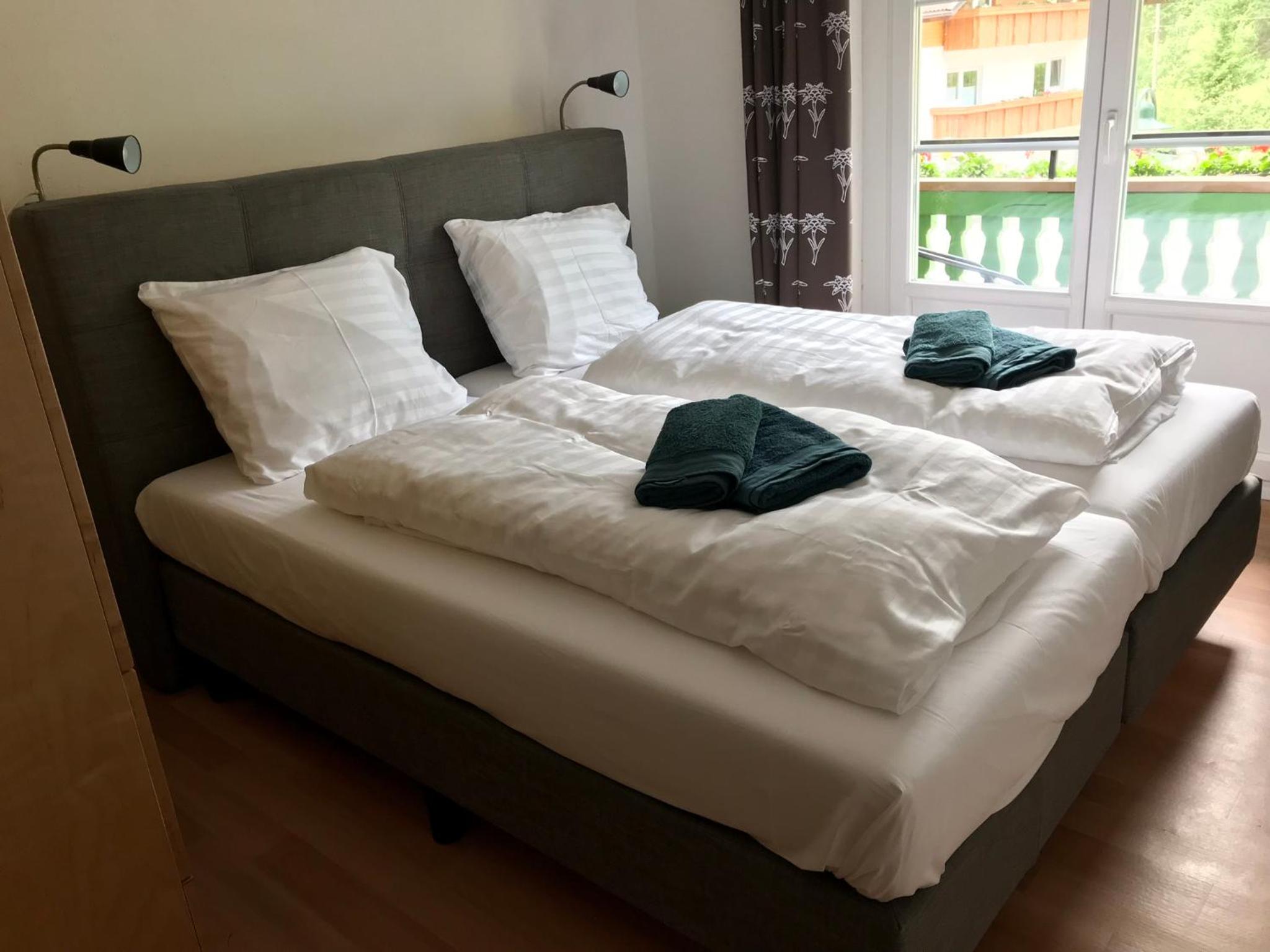 Double Room with Balcony - Photo 8