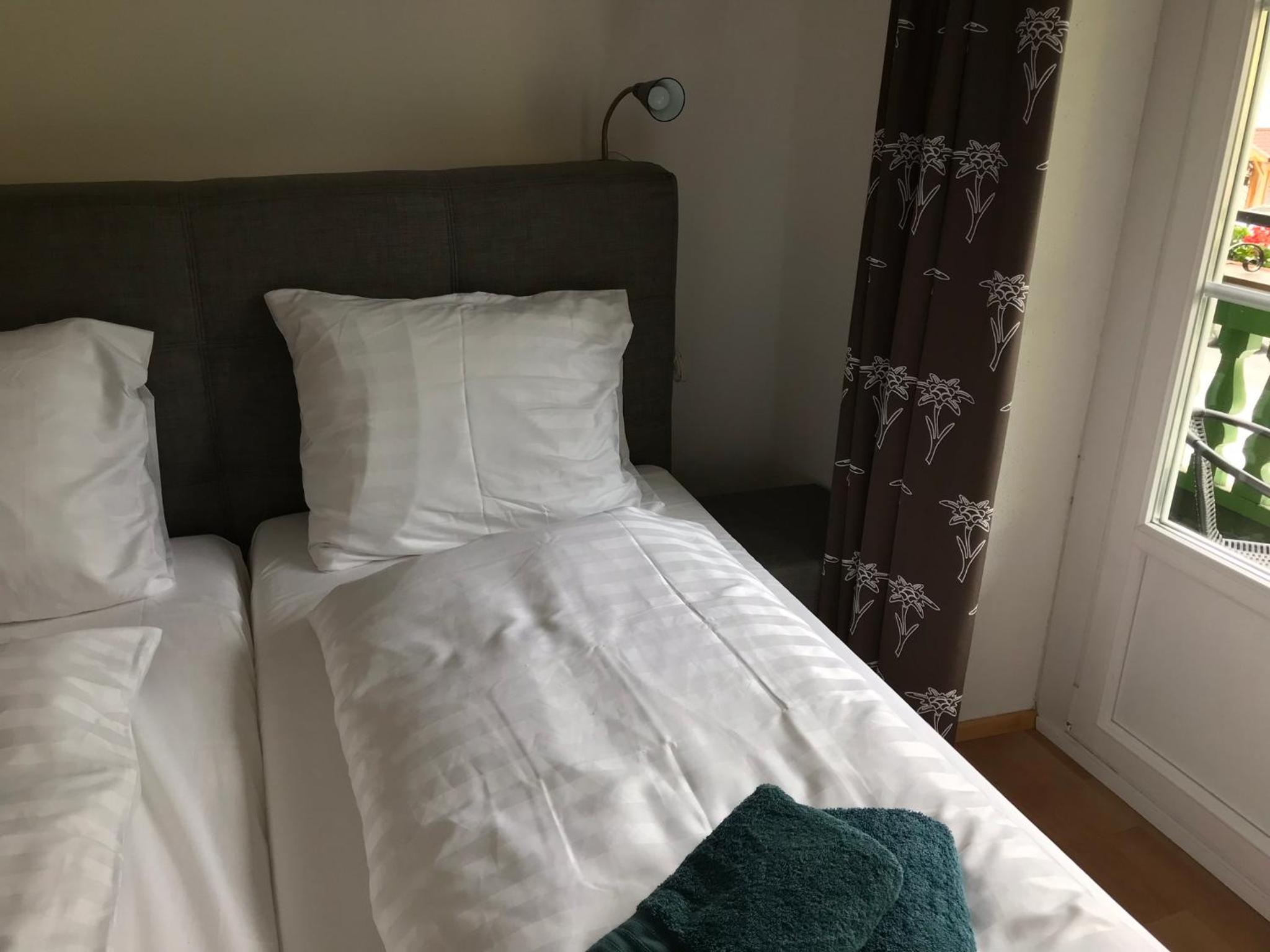 Double Room with Balcony - Photo 9