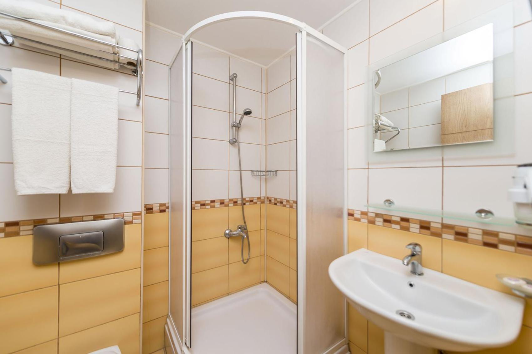 Standard Triple Room - Photo 4