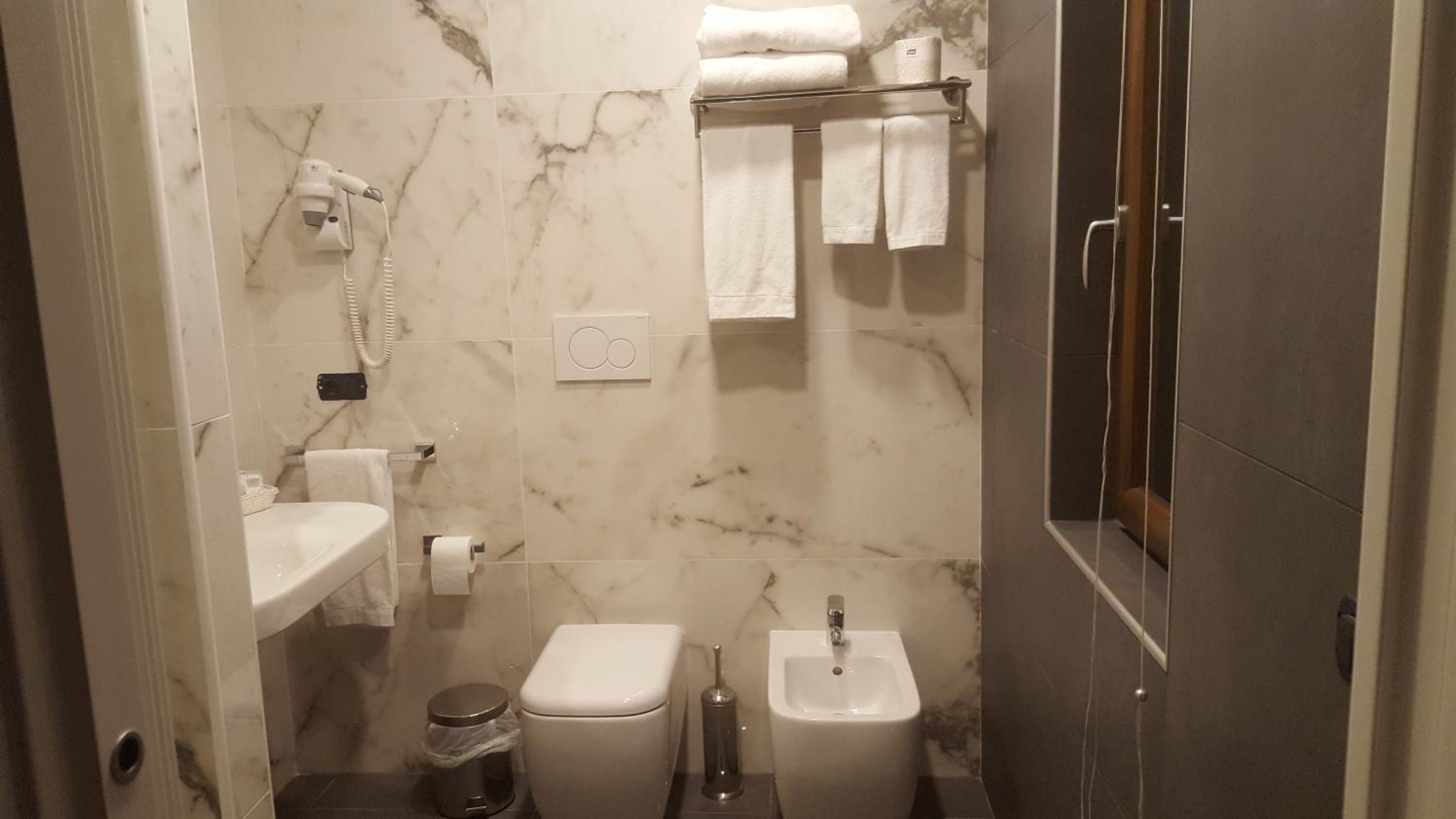 Double or Twin Room with Balcony - Photo 55