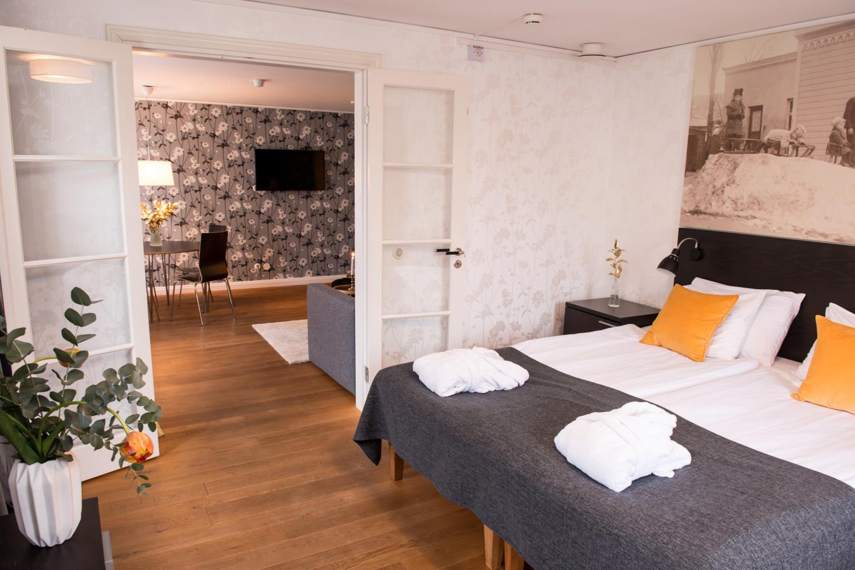 Suite with Double Bed - Photo 3