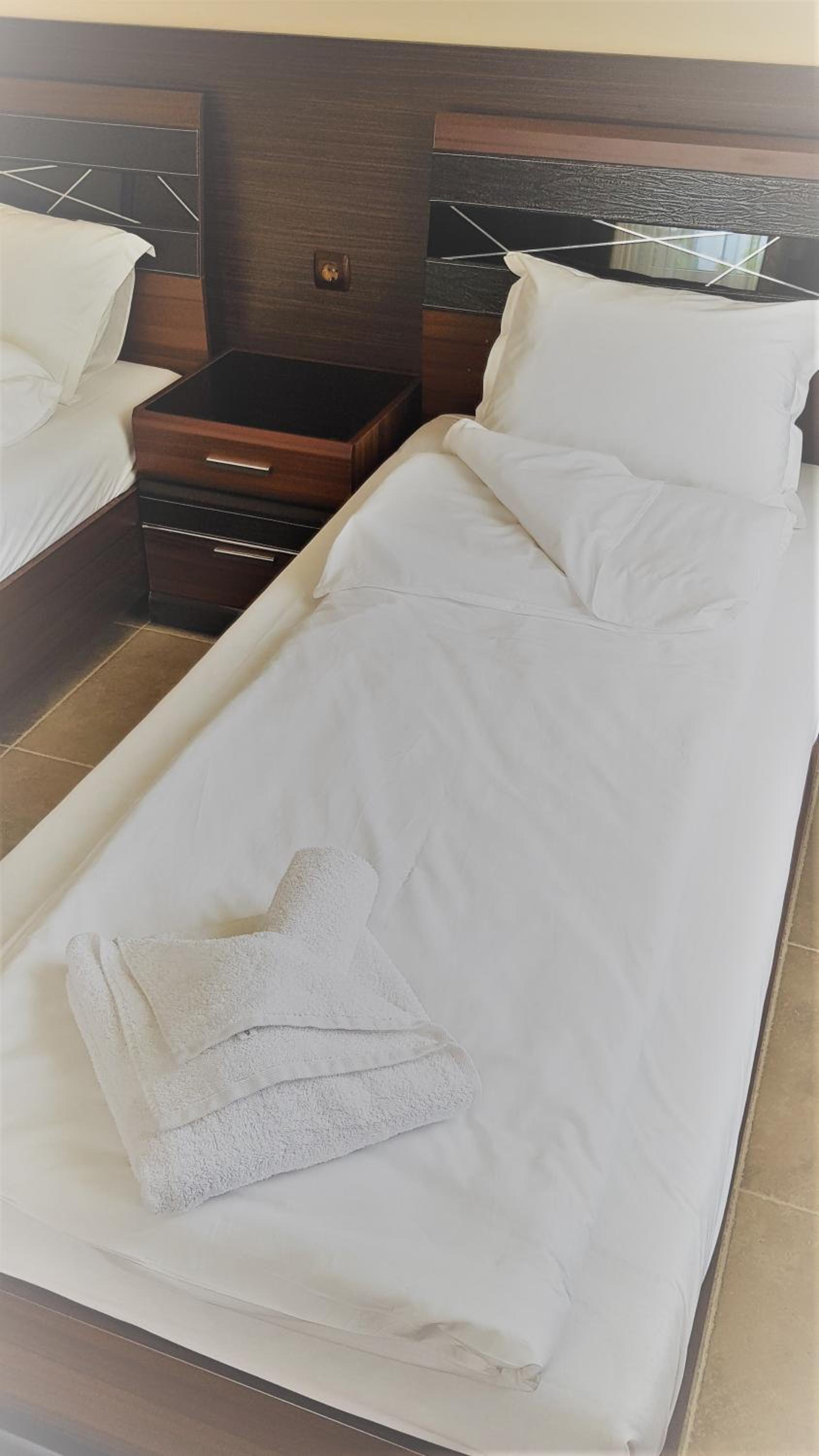 Deluxe Twin Room - Photo 2