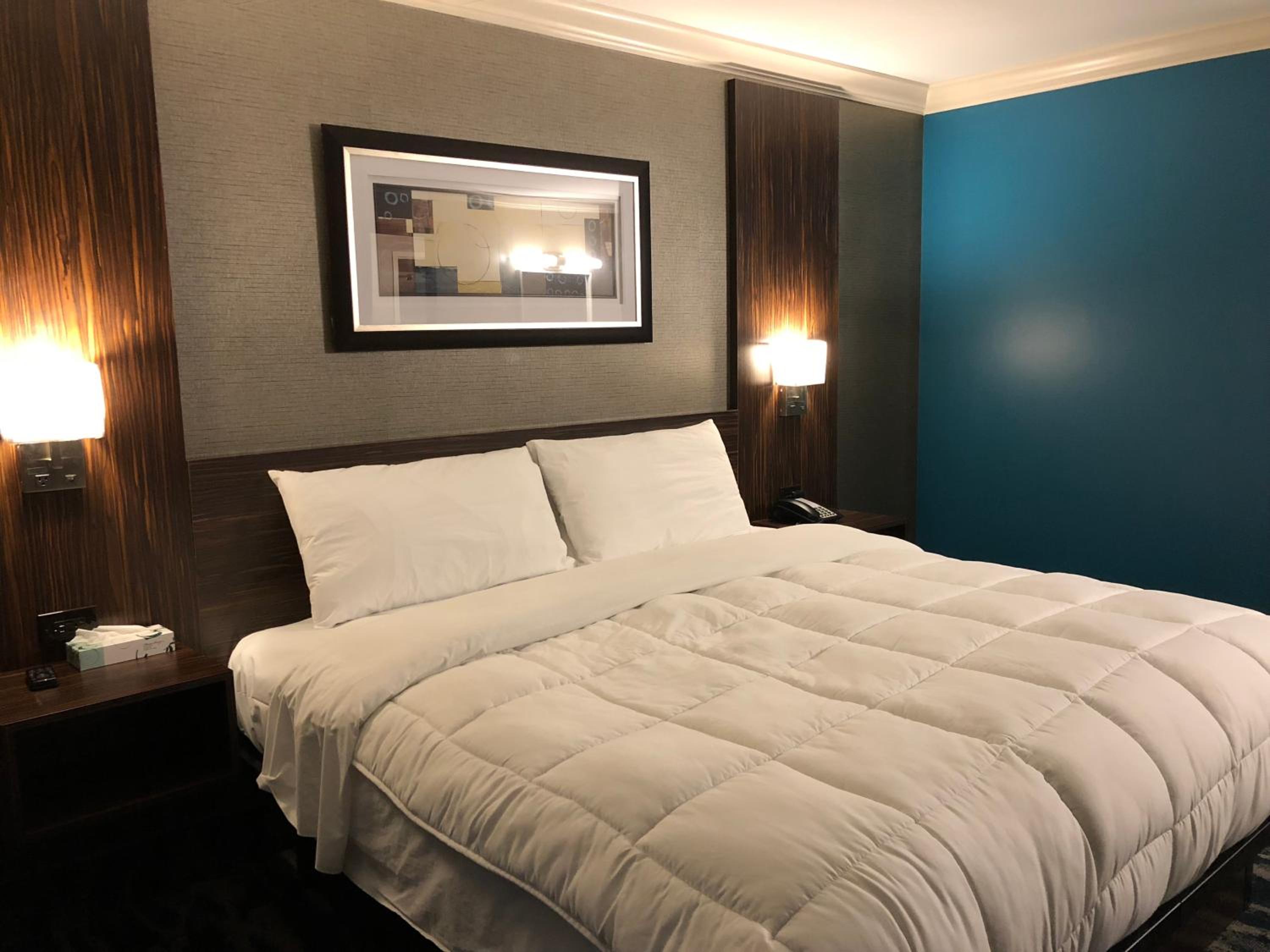 Standard King Room - Photo 5