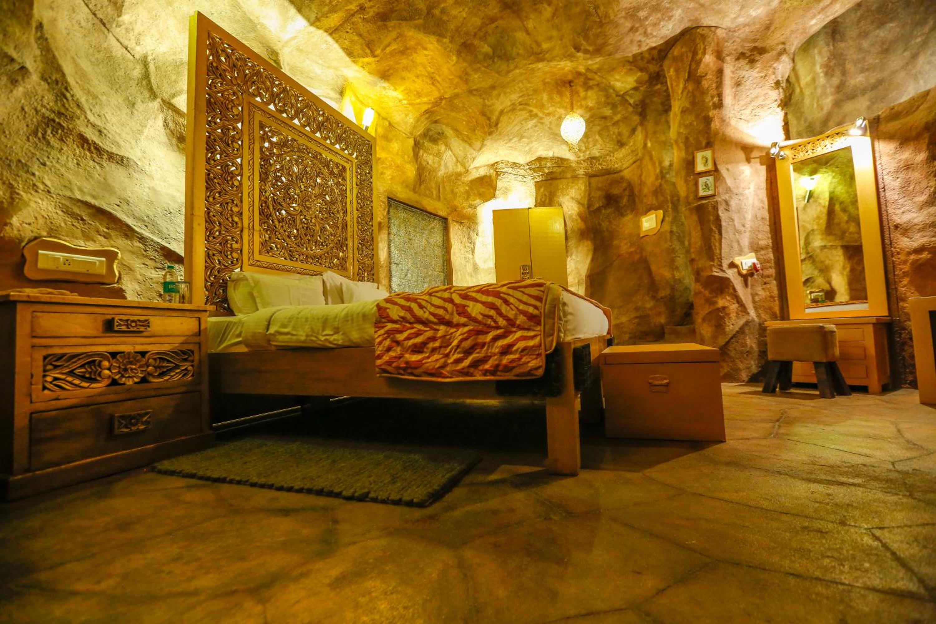 Cave Room - Photo 4