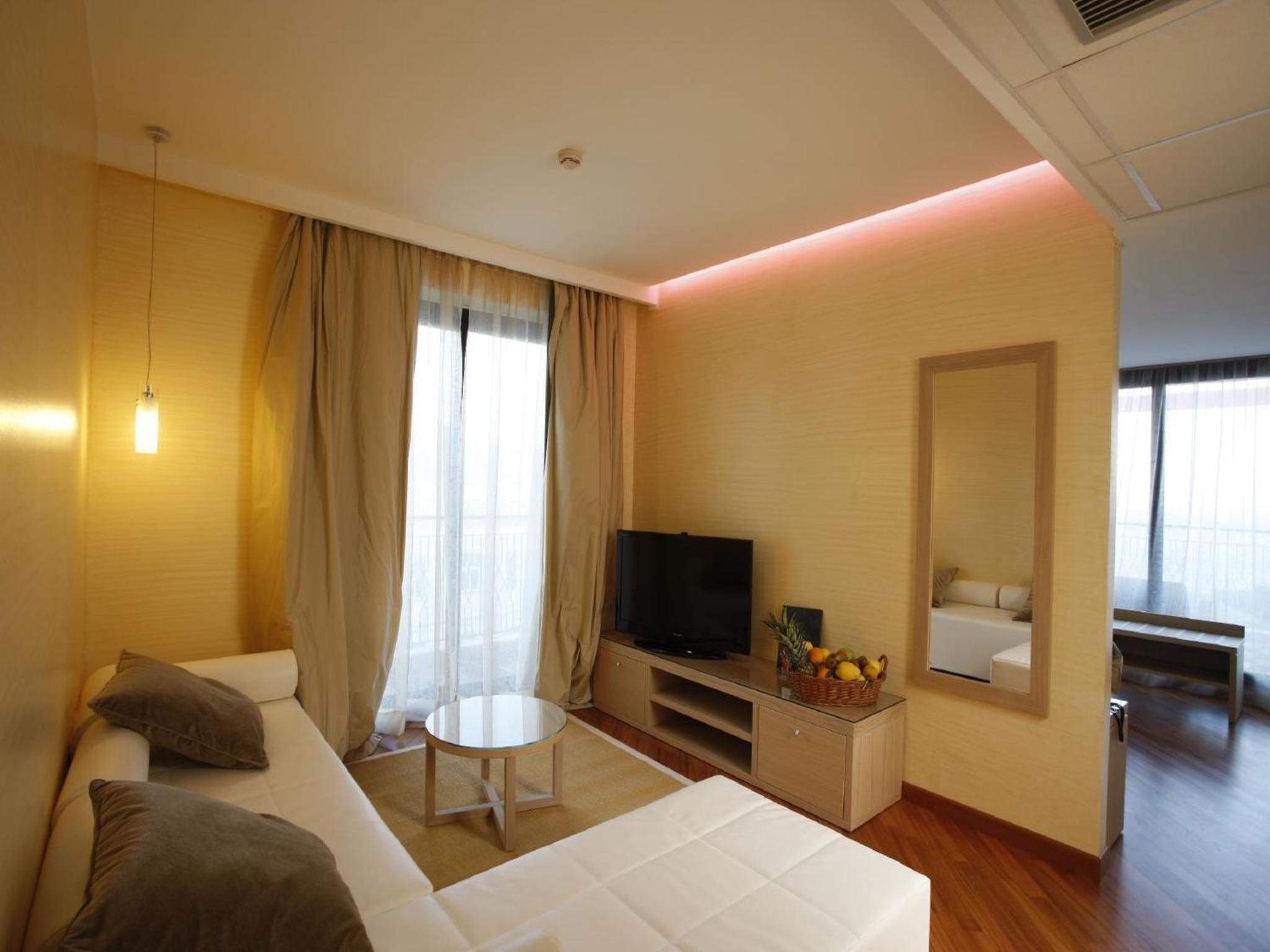 Suite - Photo 2