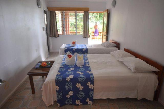 Four-Bedroom Cottage with Pool View