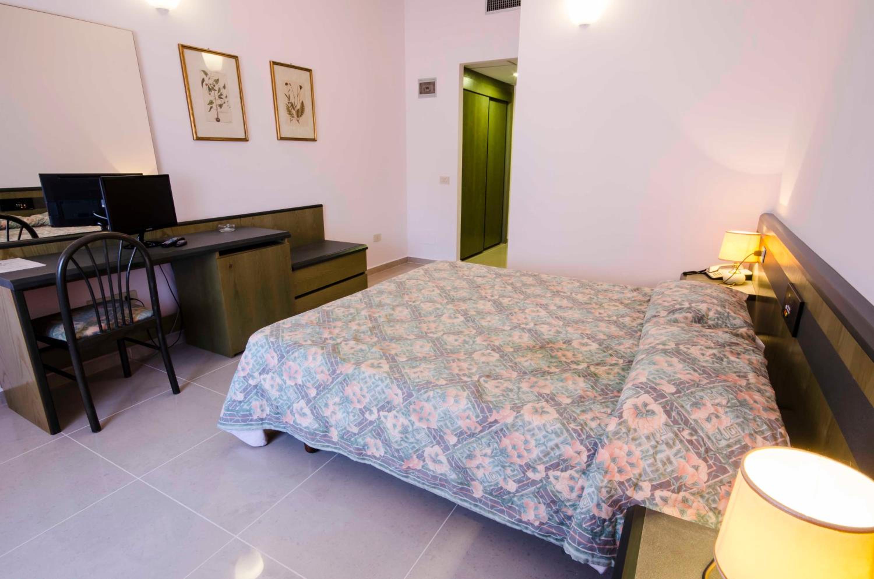 Standard Double Room - Photo 1