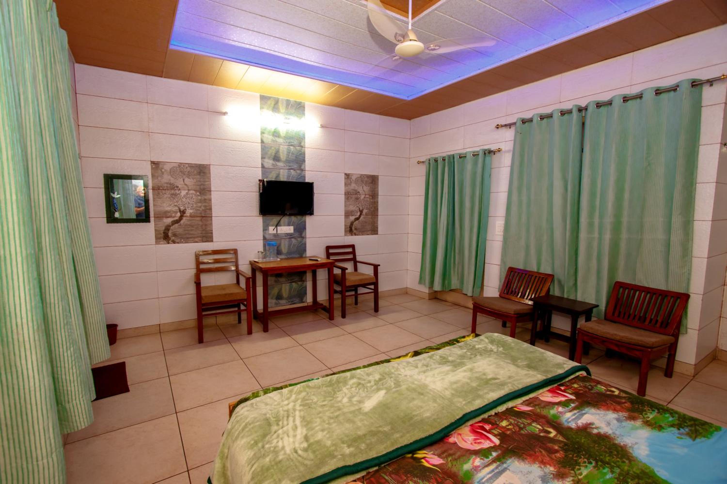 Deluxe King Room photo 1