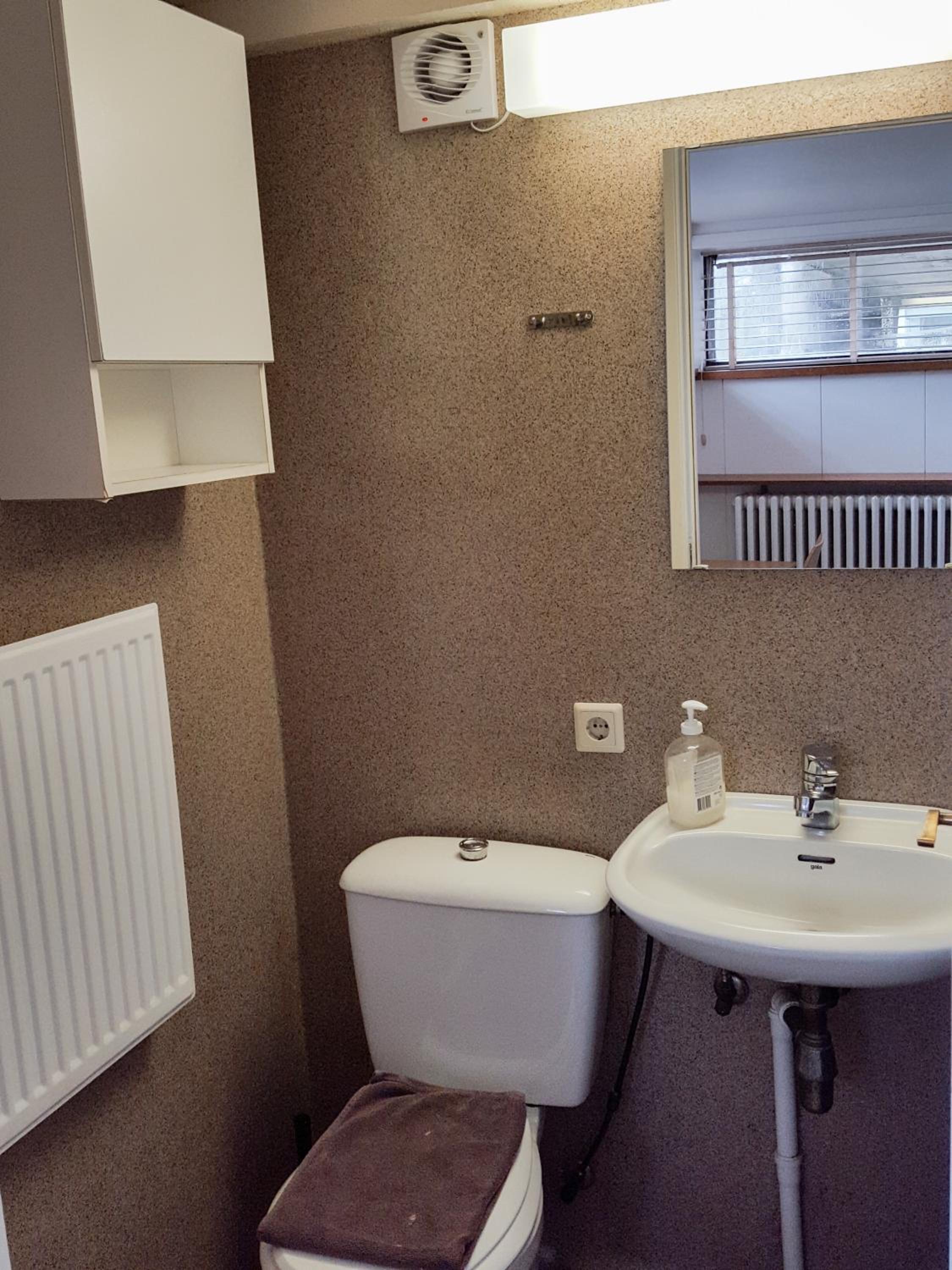Twin Room with Private Bathroom - Photo 2