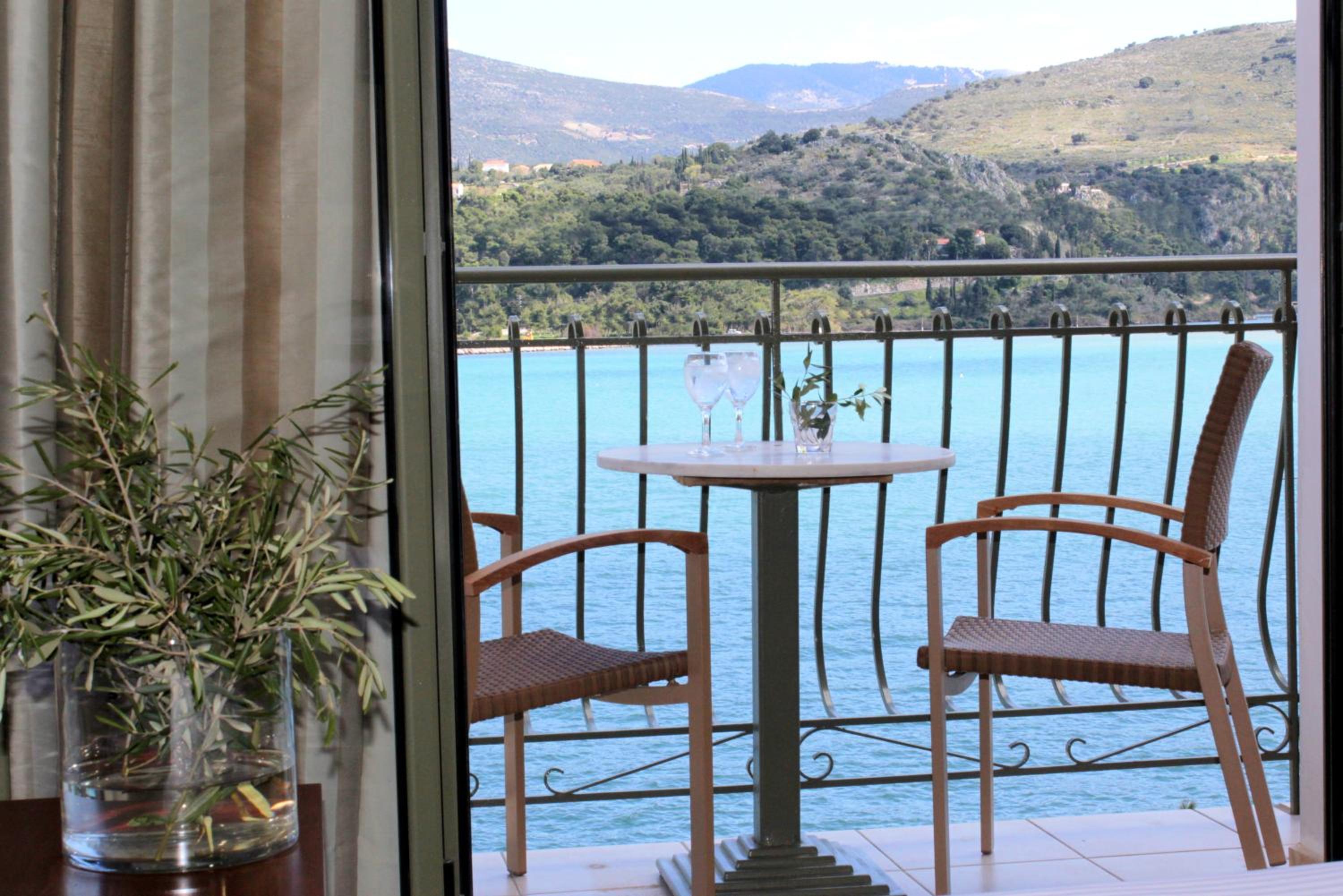 Twin or Double Room with Balcony and Sea View photo 3