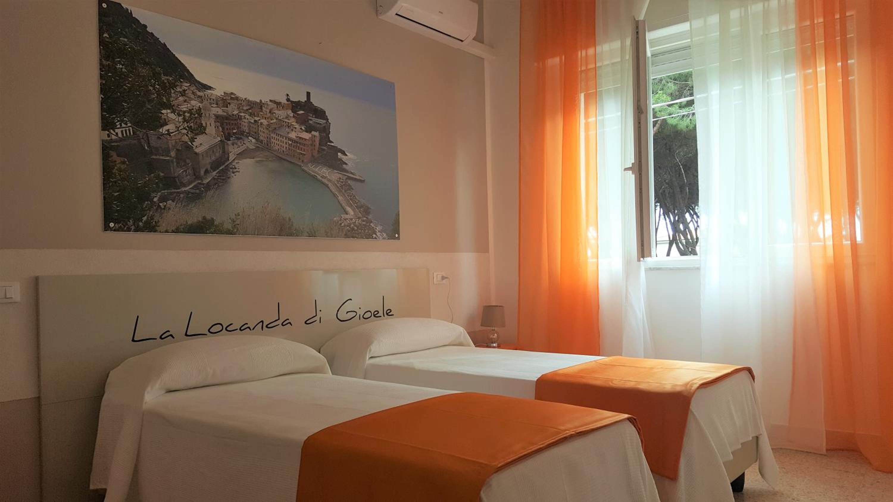 Double or Twin Room - Photo 10