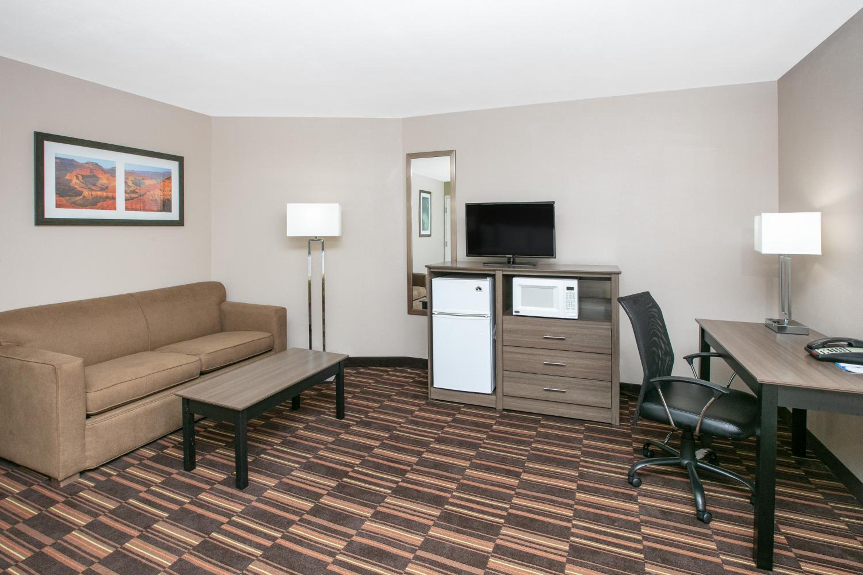 King Studio Suite - Non-Smoking - Photo 5