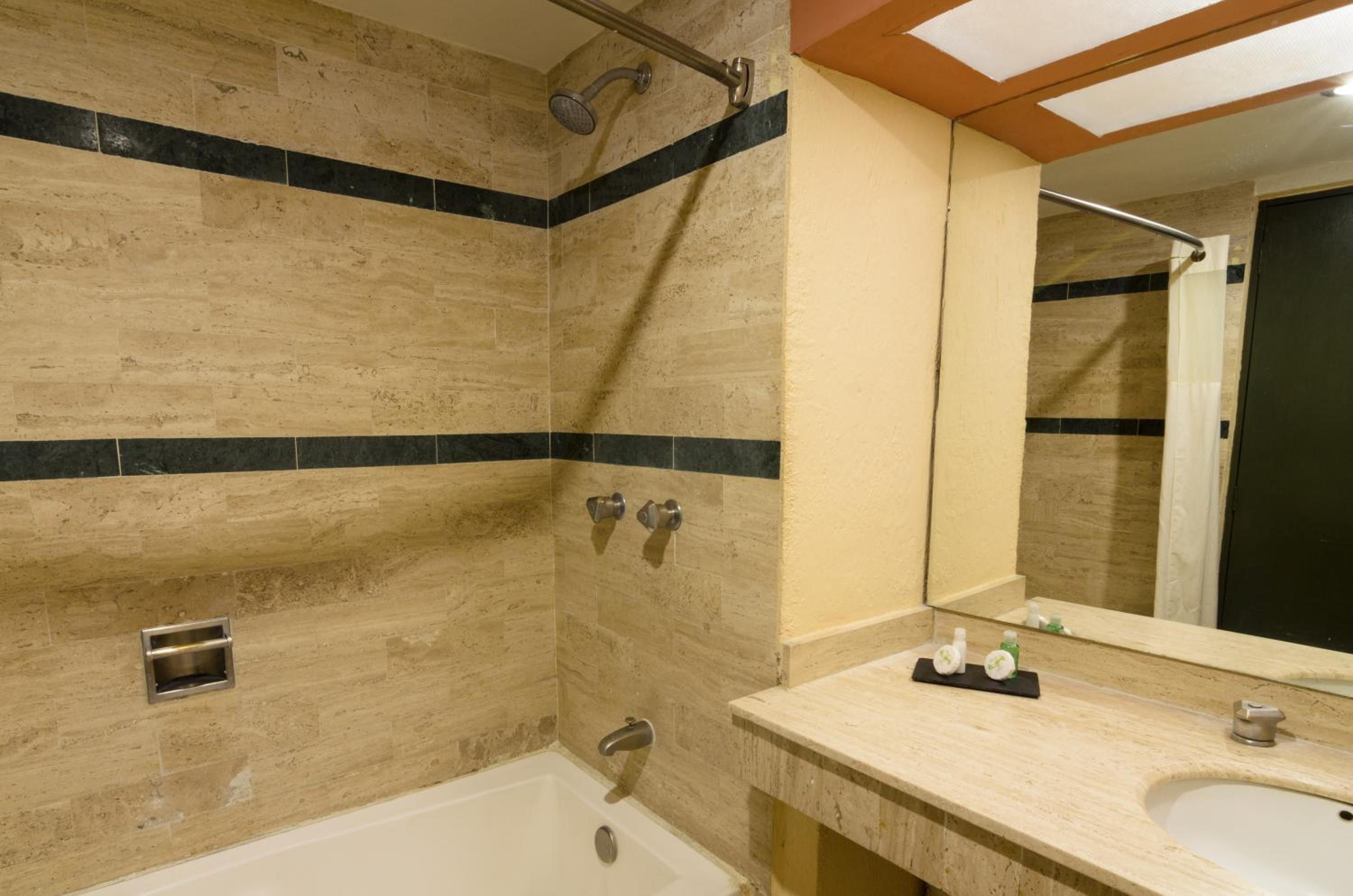 Double Room with Two Double Beds - Photo 19