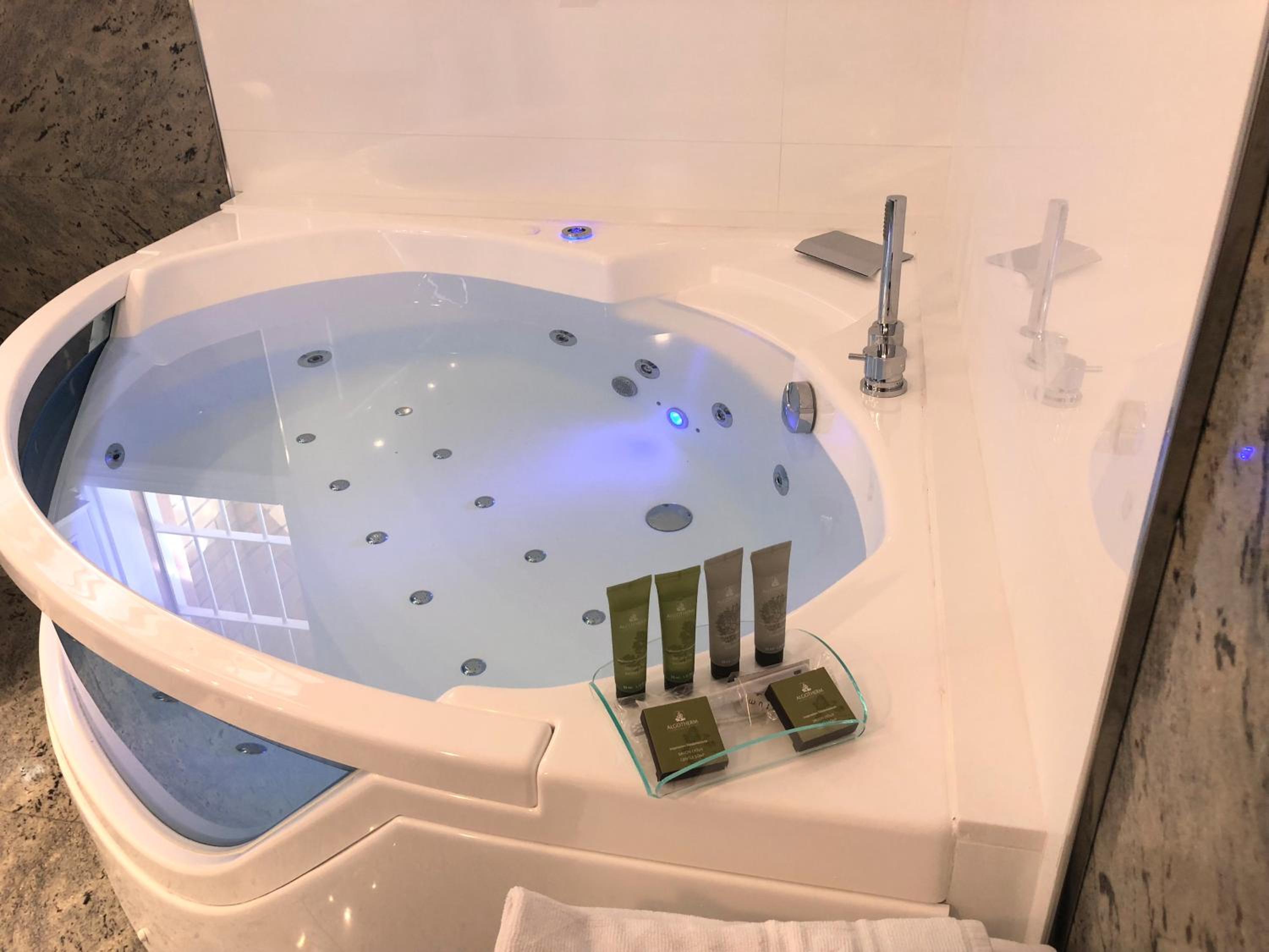 Villa with Hot Tub and Terrace - Photo 2