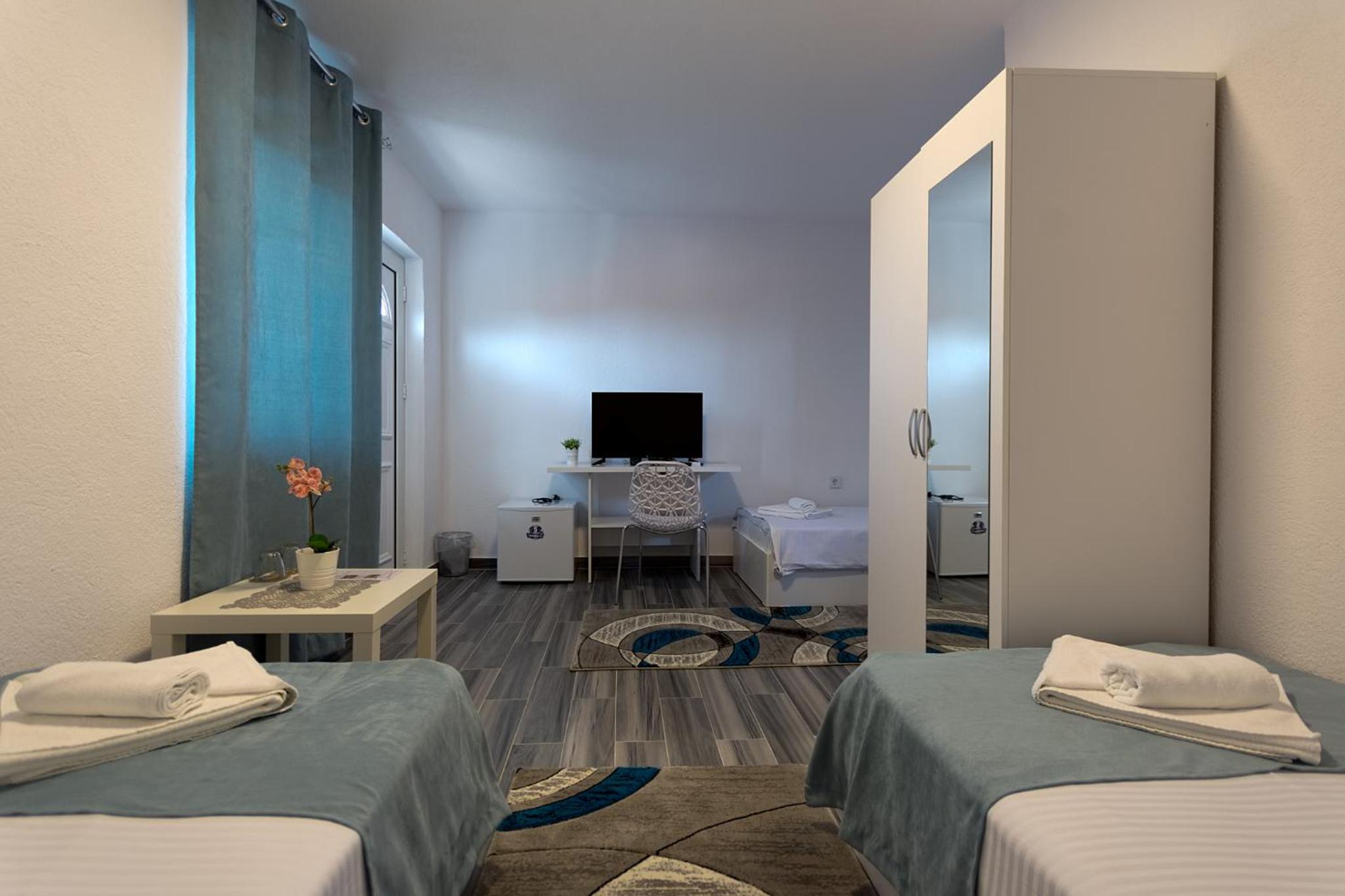 Basic Triple Room photo 2