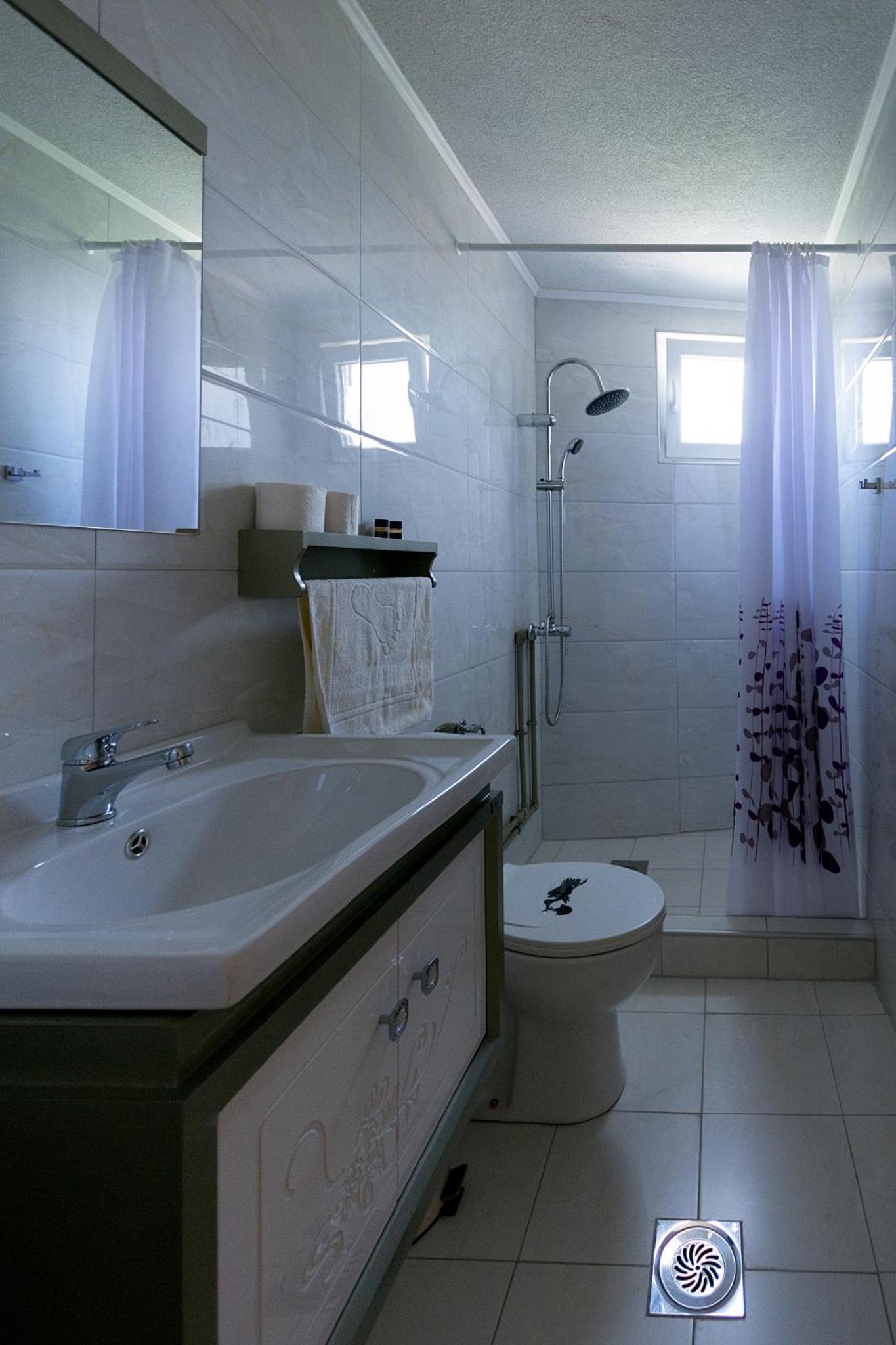 Basic Triple Room photo 1