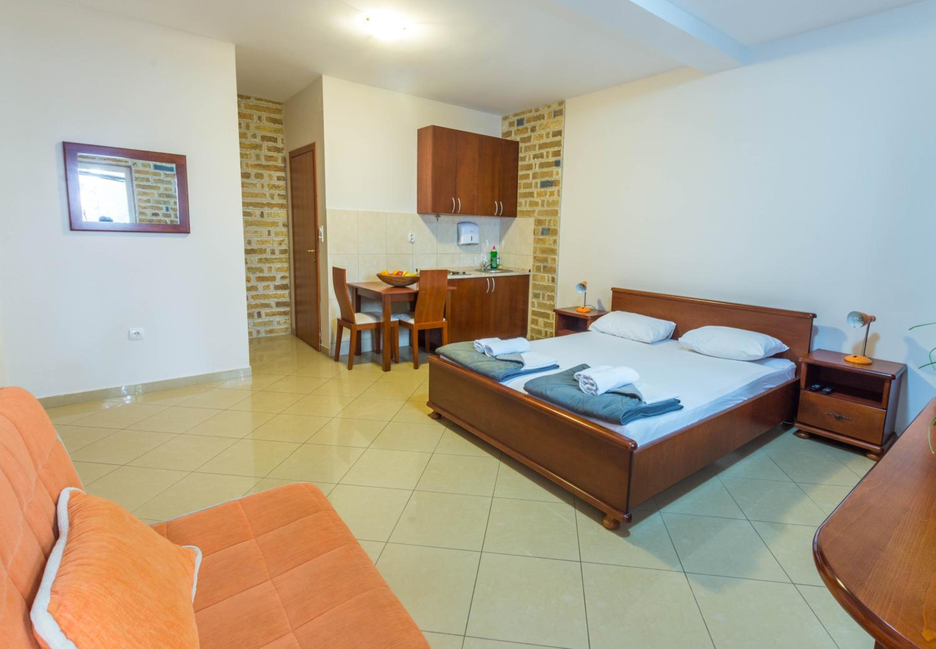 Studio Apartment with Sofa Bed photo 3