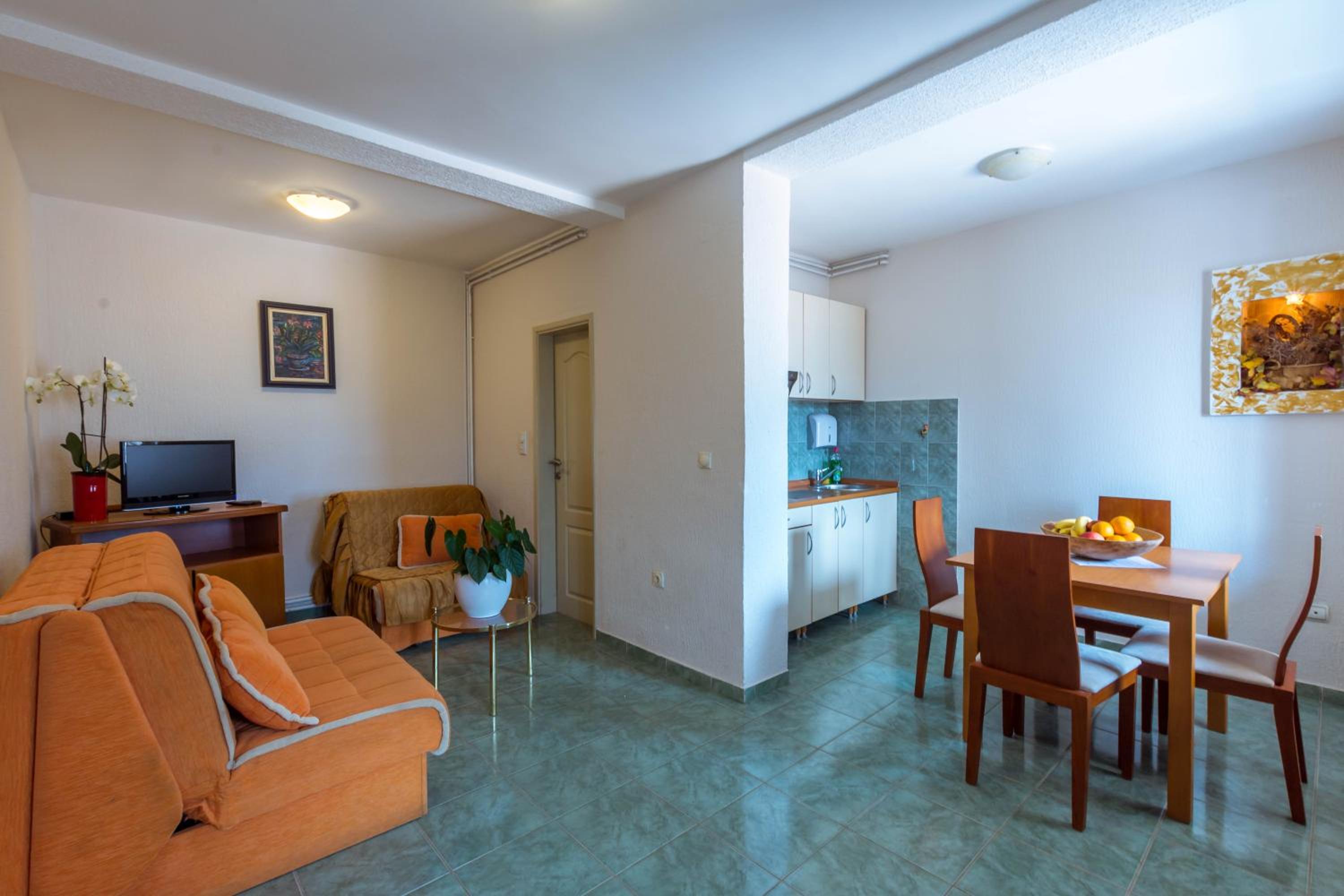Apartment with City View - Photo 1