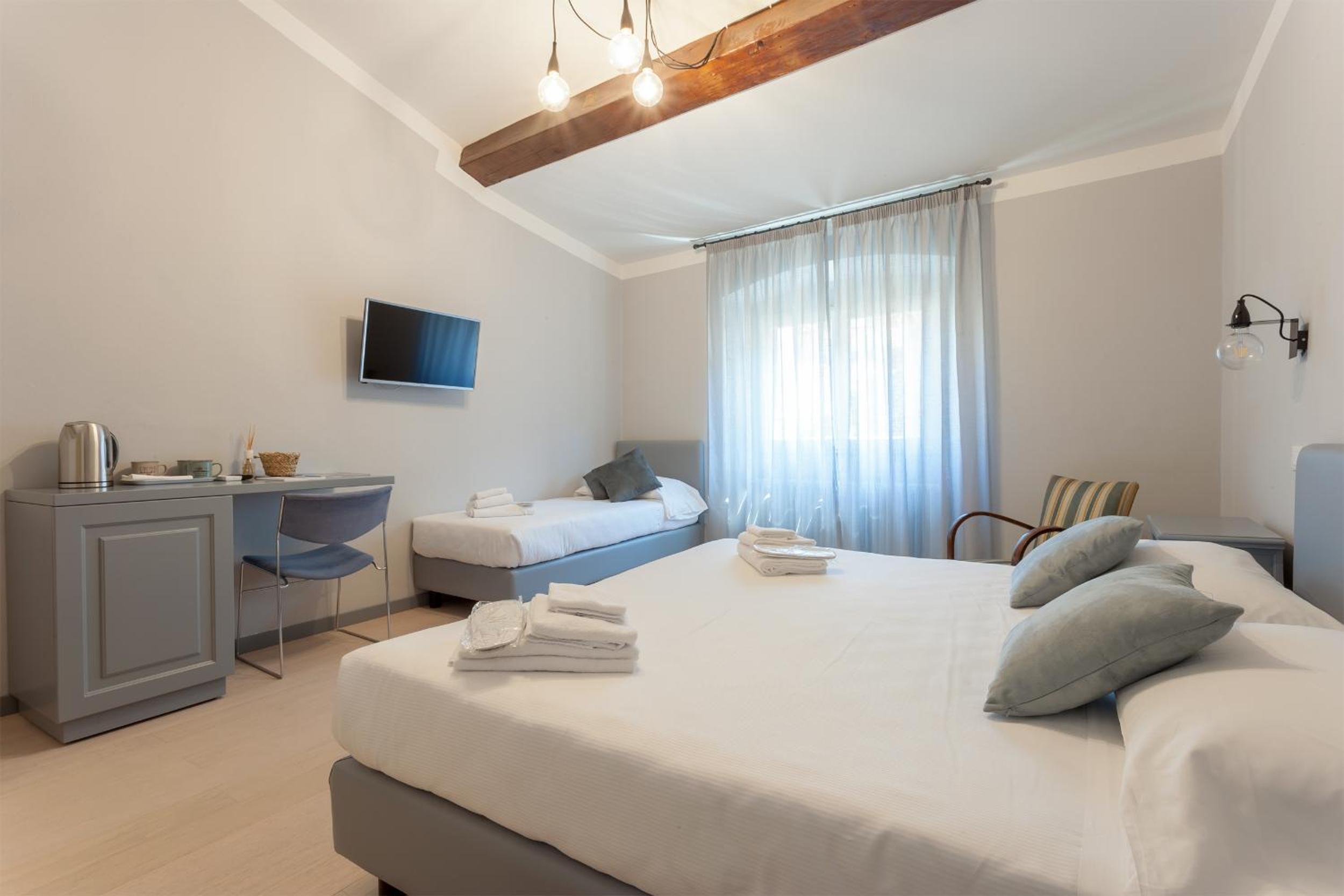 Deluxe Triple Room photo 3